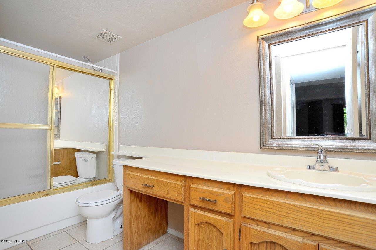 Twelve Hundred River Rd Condos - Residential