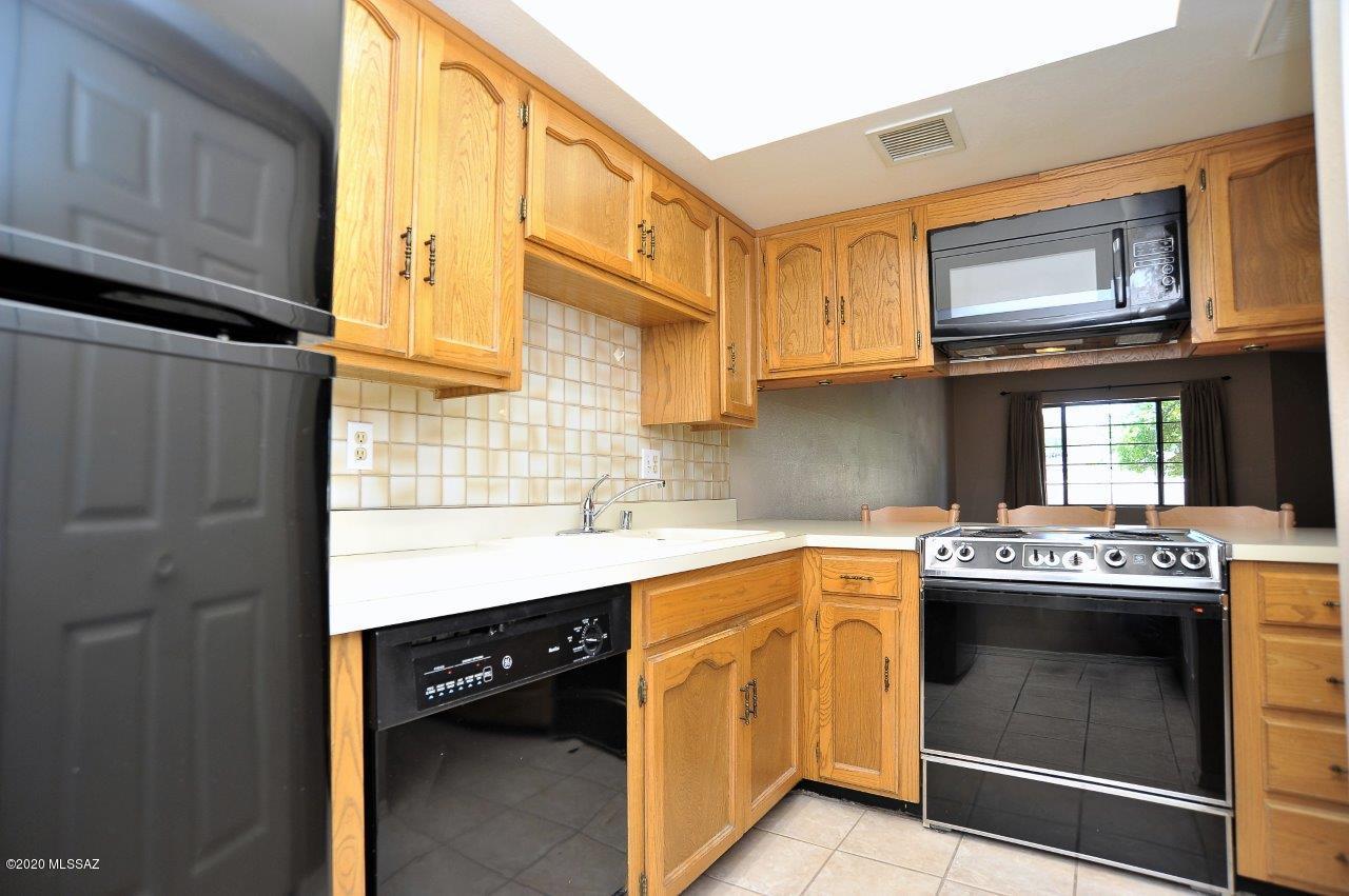 Twelve Hundred River Rd Condos - Residential