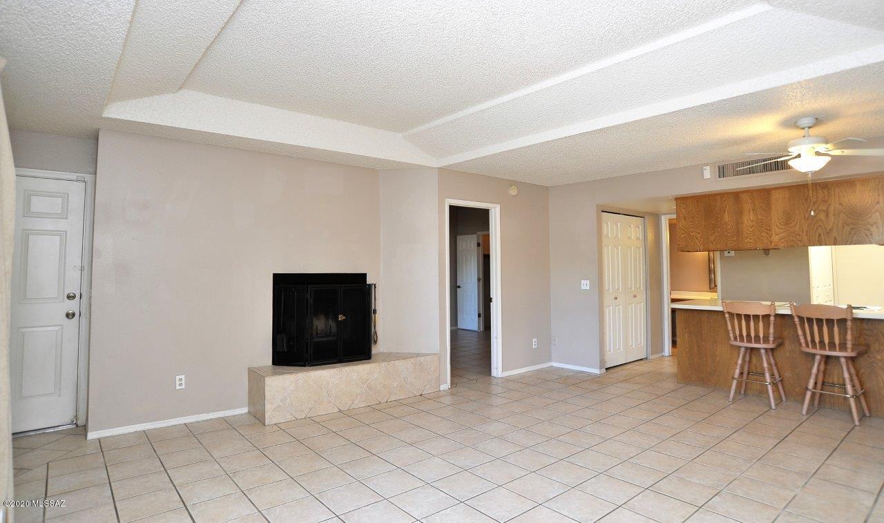 Twelve Hundred River Rd Condos - Residential