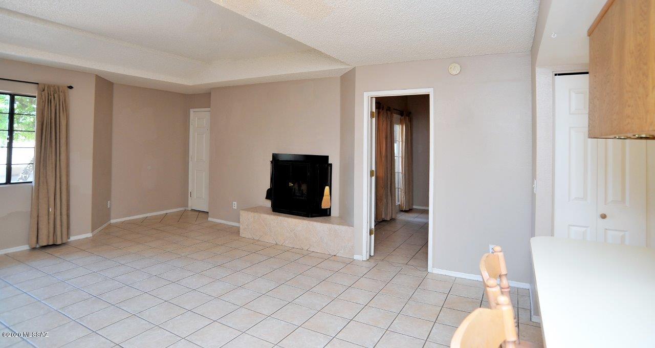 Twelve Hundred River Rd Condos - Residential