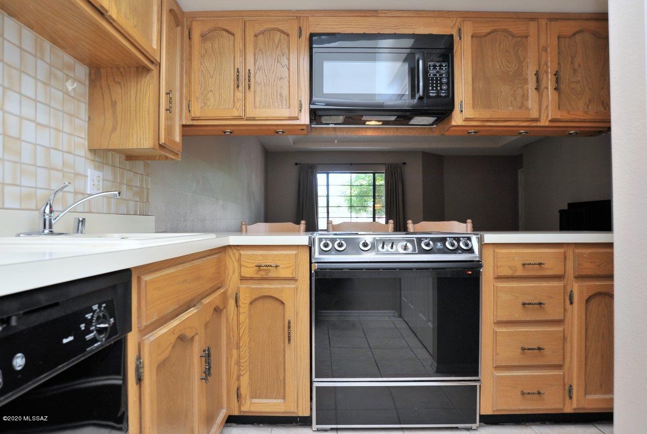 Twelve Hundred River Rd Condos - Residential