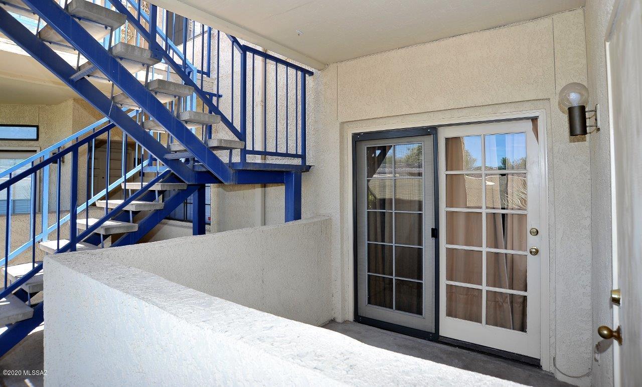 Twelve Hundred River Rd Condos - Residential
