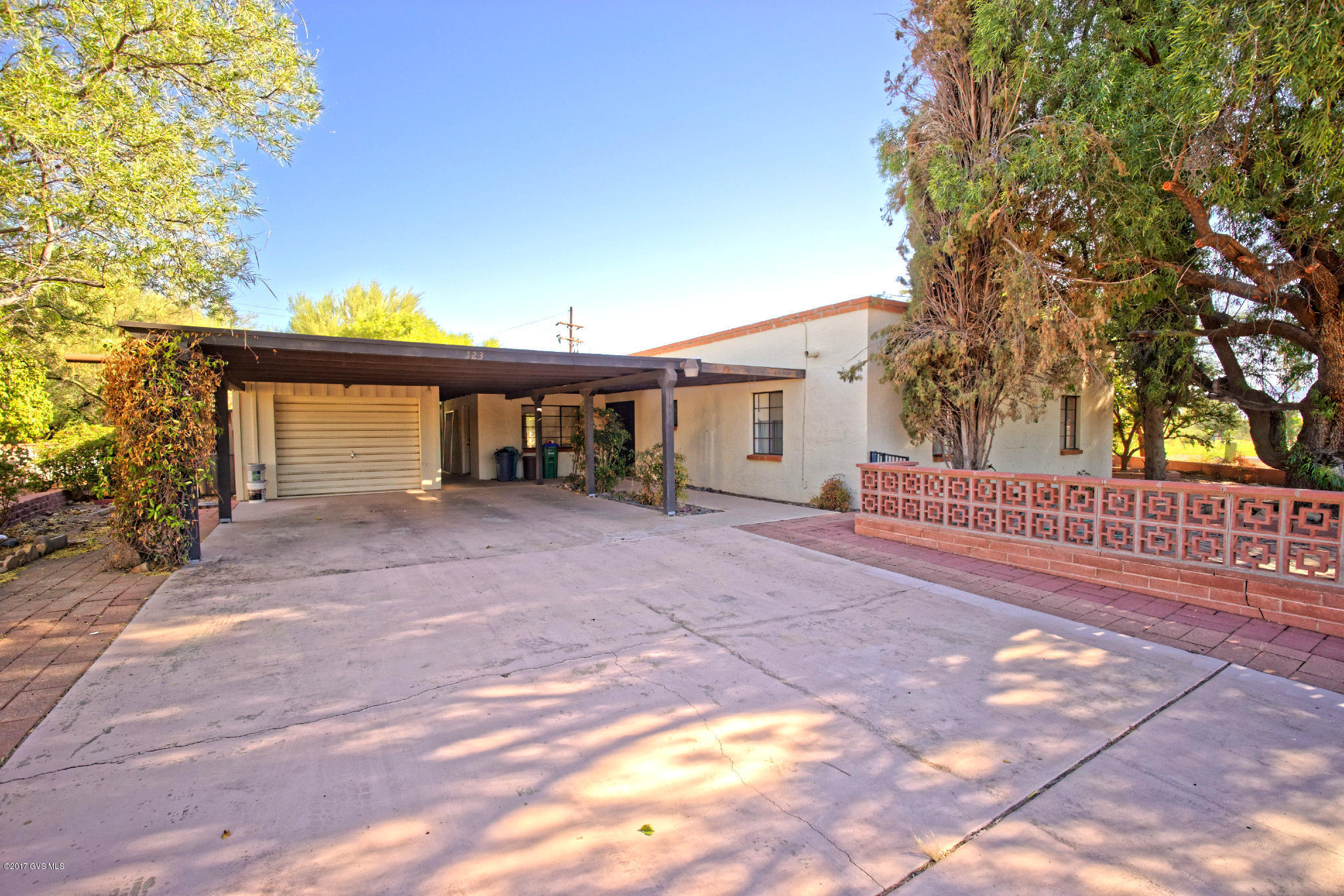 You will love this 3 Bedroom and 2 Bath on quiet circle drive. With a large private back yard that backs up to a wash and the golf course. It has a large Arizona room and a 1 car garage with 2 carport. Formal dining area and a flex room off the kitchen that can be used as a den or breakfast nook.