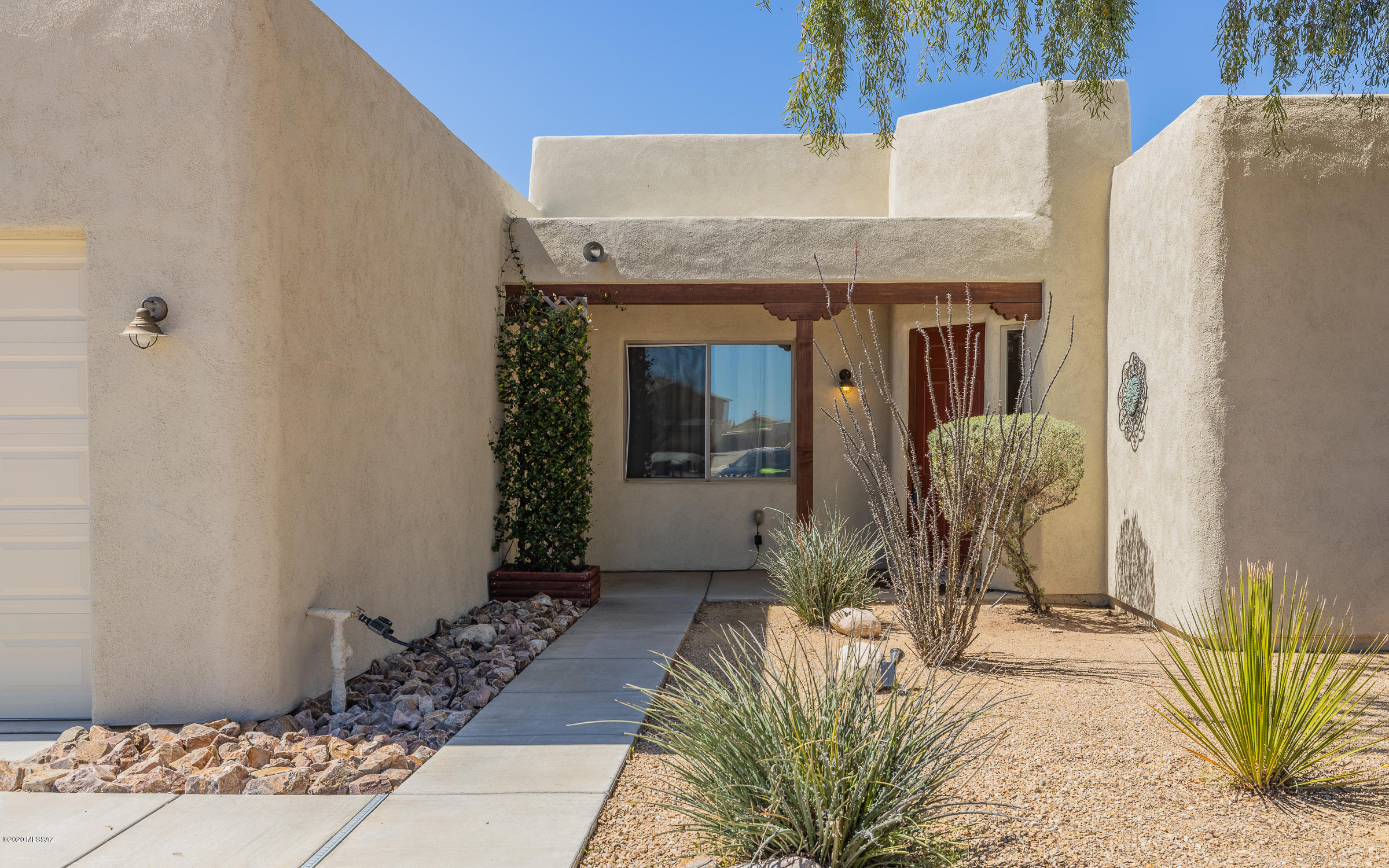 Gorgeous 4BR Santa Fe located on a .34 acre lot. The open split plan features 18'' ceramic tile, wood-beamed ceilings & updated kitchen w/ granite counters, recessed lighting, extended cherry stained cabinets w/ pullouts & Fisher-Paykel dual dishwasher. Great Room off the kitchen is perfect for today's casual living or use the family room w/ dining area for more formal entertaining. The bedrooms are separated so that you have lots of privacy & each is convenient to a bathroom. The back yard boasts an extended covered porch w/ fencing to keep pets or children close by. The rest of the yard is landscaped w decorative rock & lends itself to multiple uses. Located on a cul-de-sac there's no through traffic. So much value at such a great price!
