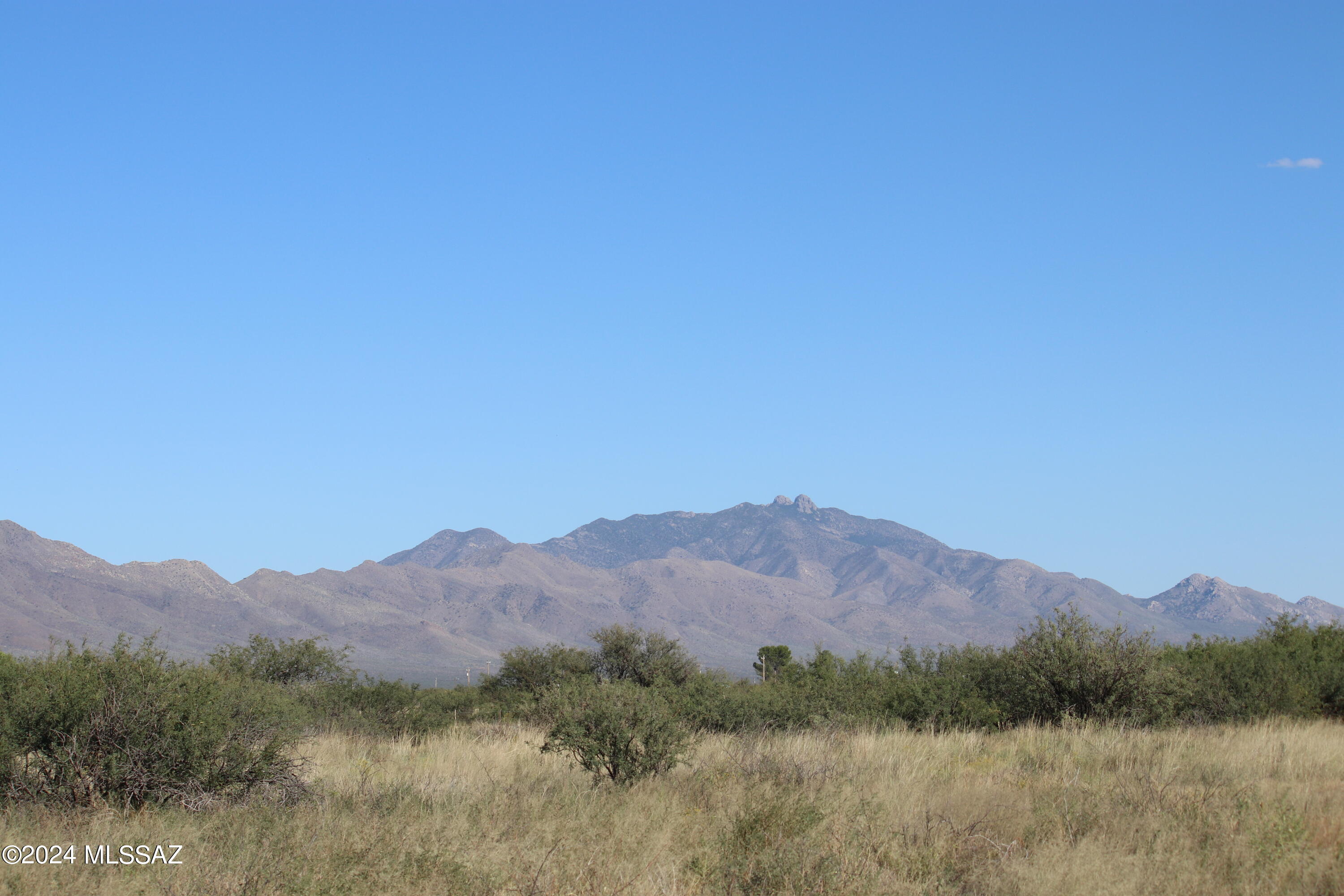 With a zoning of GB, this property is located in a convenient location to build your new home or start your business. Only 5 minutes from the town of Willcox, this 18.42 acres offers scenic mountain views, and the convenience of I-10 access, for an easy commute to surrounding cities such as Safford, Benson, and Tucson. Enjoy local events that this agricultural small town has to offer, such as wine festivals, rodeos, carnivals, concerts, and more.