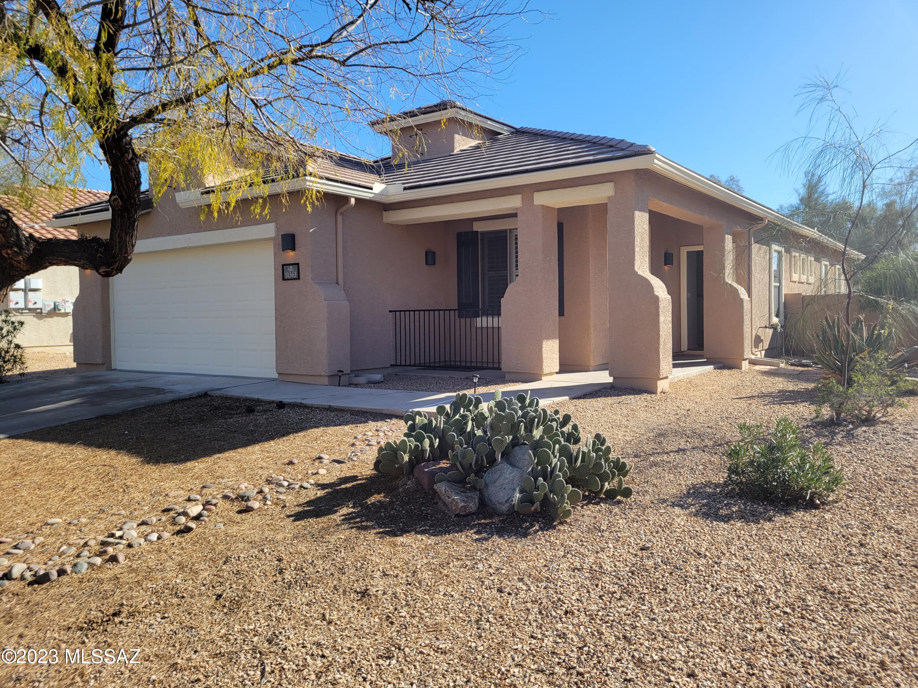 Beautiful 3 bedroom 2 bath private corner lot home. Open floor plan with great room. Seller giving $1000 allowance for new carpeting. No SPDS seller inherited property.