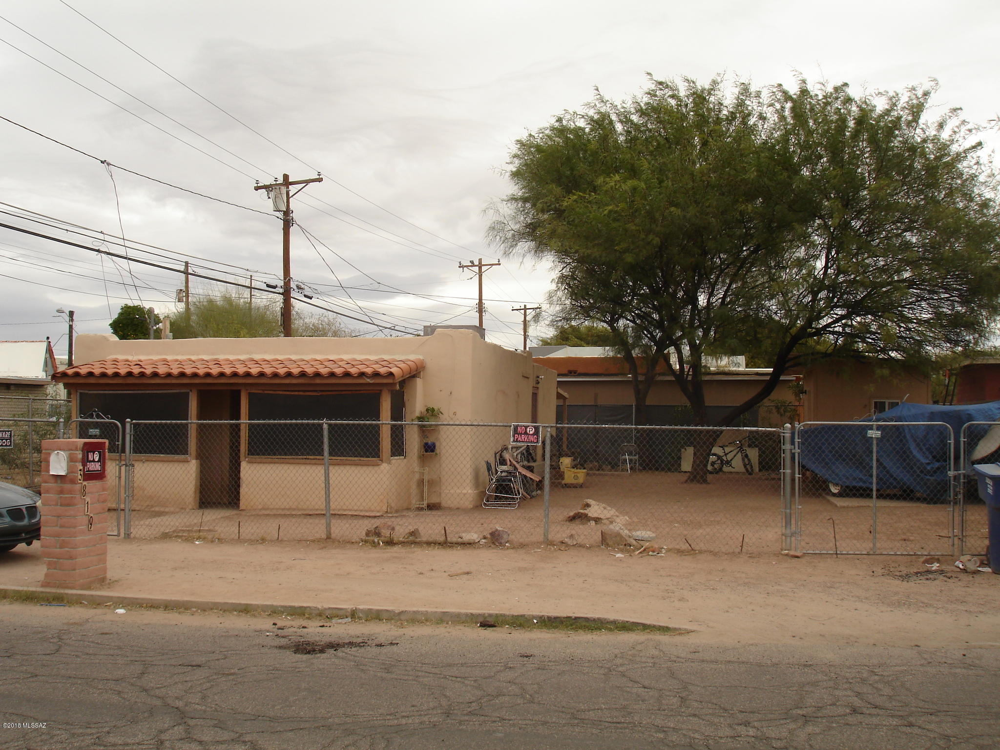 2 bedroom, 1 bathroom bungalow with granite counter tops, eat-in kitchen, tile flooring. Large fully fenced and gated lot plus additional building for washer/dryer and extra storage. Property is close to restaurants, shopping, movie theater, schools, and freeway access. Don't miss out on this great opportunity! MAKE AN OFFER today!
Agent Only Remarks