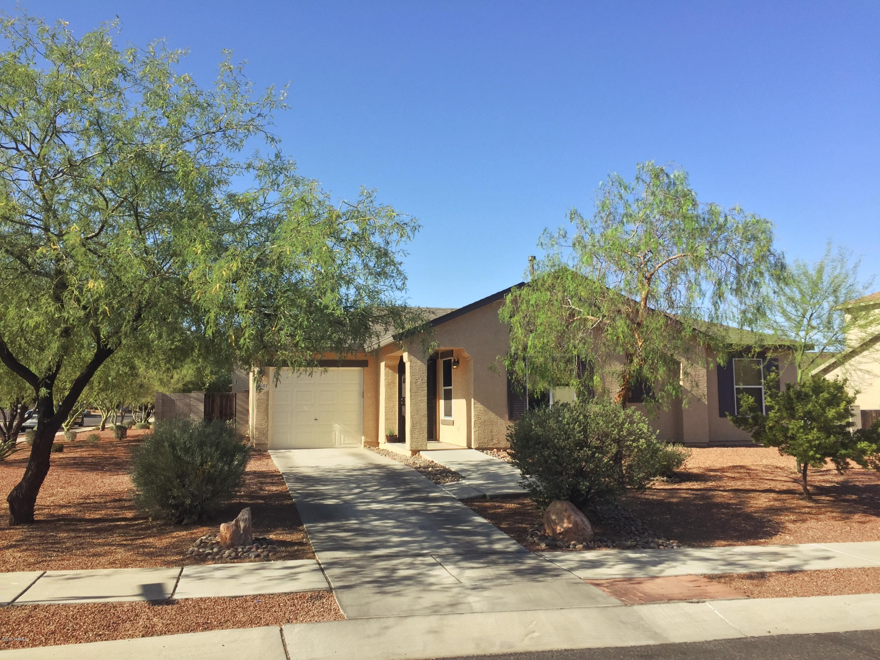 Charming Corner Lot, Impeccably Maintained Home. Great Winter Home or Retirement Home. Mountain views located in a stable neighborhood. Huge Back yard and patio. This house has no lack of maintenance or attention to detail. New Roof!