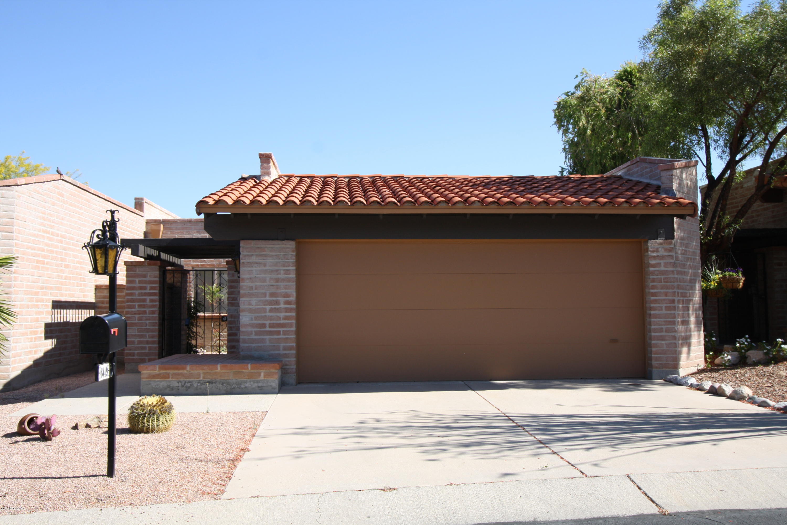 A Delightful townhome you will love to call home! 
Spacious 2bdr/2ba  minutes to shopping, restaurants and more!
Huge living room w/wood burning fireplace, galley kitchen w/nook, tons of cabinets/storage!
Master bedroom has private patio access.
Awesome backyard area w/extended covered patio,mountain views and a quick walk to the pool! TENANT OPPUPIED THRU 05/31/2022