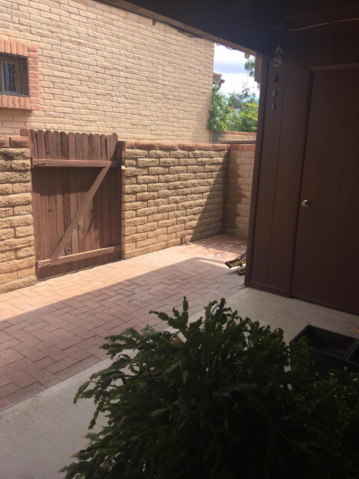 Oak Park Twnhss (1-40) - Residential