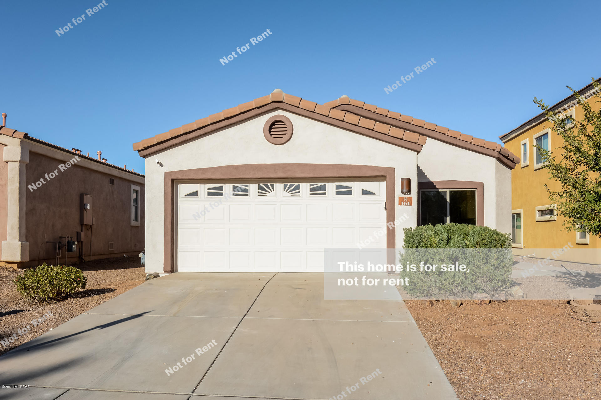 This Sahuarita one-story home offers a patio and a two-car garage. This home is vacant and cleaned regularly.