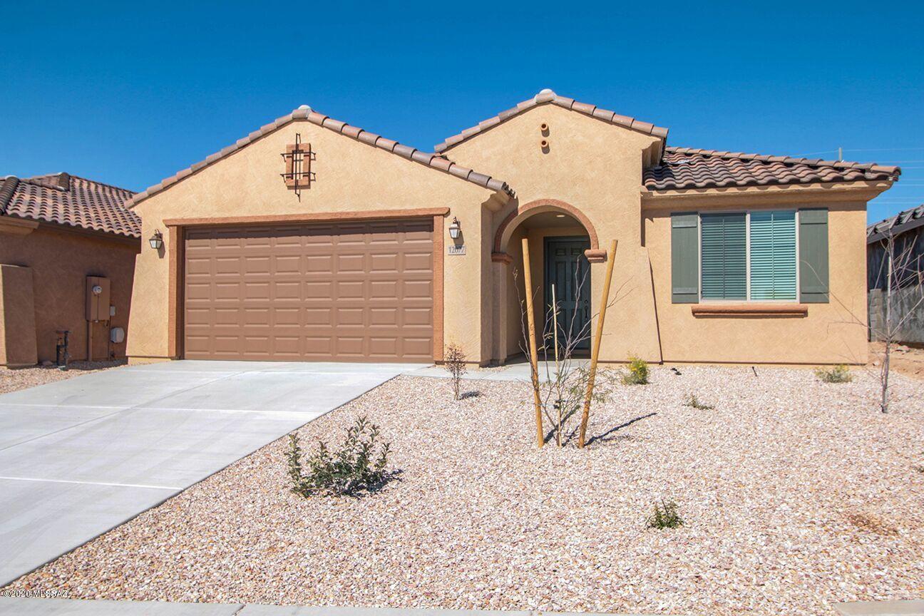 Gorgeous 3bedroom/2bath home in Tangerine Ridge. Features 2 car garage, large vanity area with his & hers sinks, walk-in closets, stylish kitchen and granite and maple cabinets make this a casual space for everyday living. Sliding Glass doors in living room open up the home to more light and air.