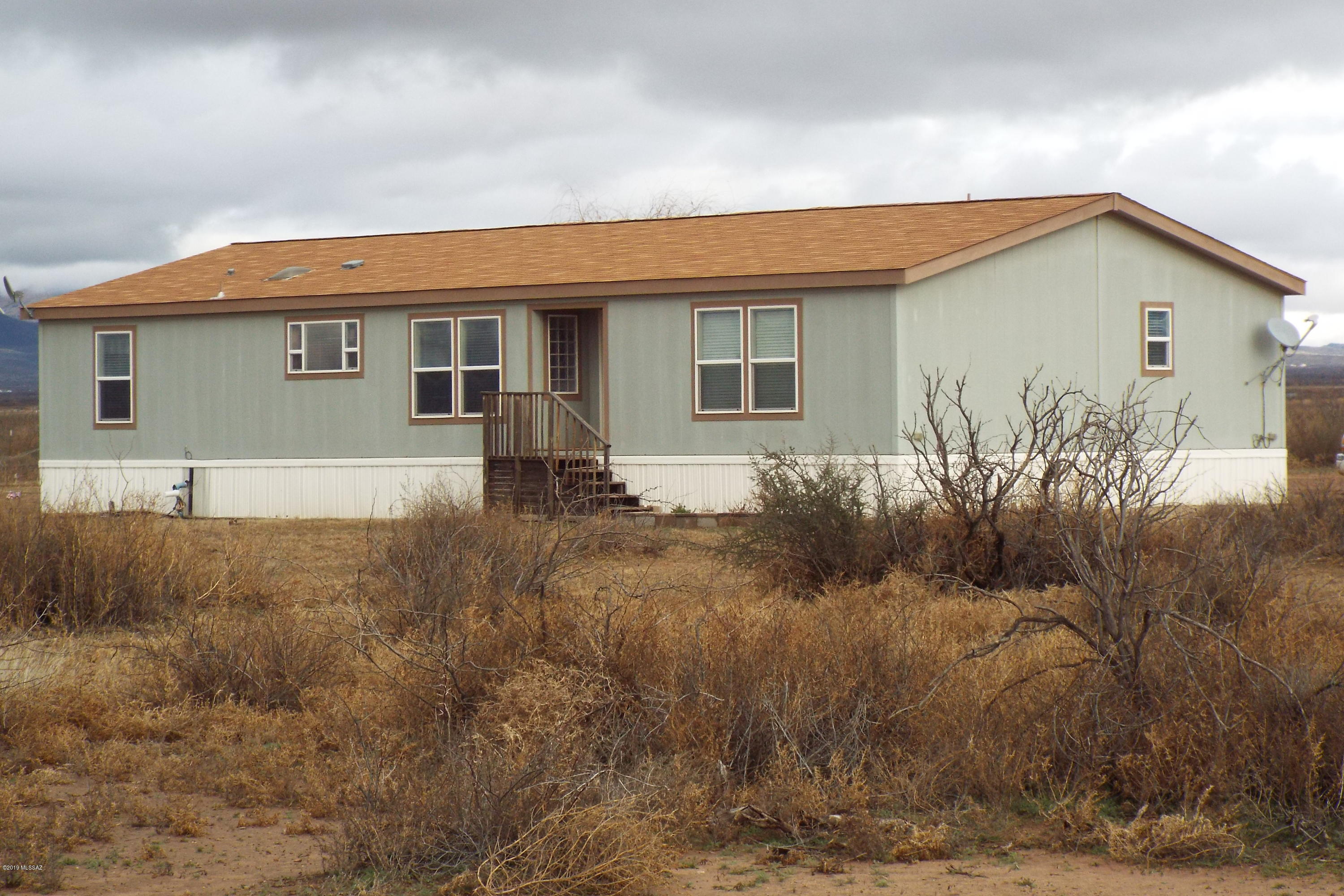 Beautiful 3 bedroom 2 bath manufactured home on  5 acres.  Private Well, 2 electric meters, a concrete pad ready to have a shop built on.  Huge back deck to have nice BBQ's on while enjoying the mountain views.   This home has been very well taken care of.  Master bathroom has a walk through closet and lots of cabinet space.  Kitchen has Alder cabinets. Kitchen Island and stainless steel appliances. New pressure pump as well as a 2500 gallon water storage system.