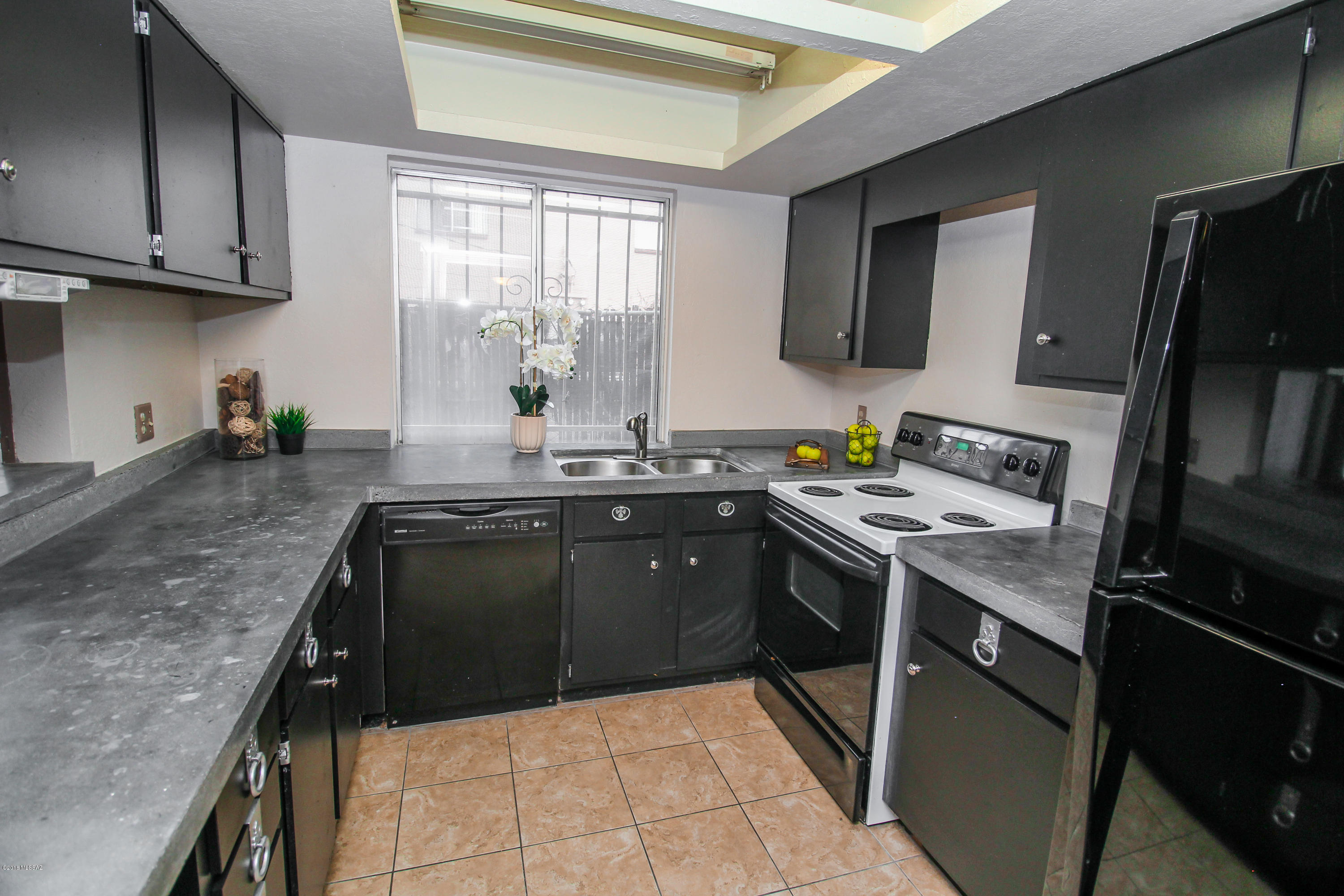 Great 3bed 3bath townhome in amazing central Tucson location with many community amenities! Upgraded, clean, move-in ready. Spacious & open layout. Updated kitchen with custom concrete countertop & double sink. Updated bathrooms with new faucets, mirrors & light fixtures. Big master with walk-in closet. Carpet just got deep-cleaned Aug 2018. Nice size backyard with minimal maintenance. Attached 2 carport & storage. All appliances stay. Walking distance to guest parking, community pool, basket ball court & kid playground. Amazing & convenient central location, near UofA, CatTran, Winter Haven, downtown, shopping & restaurants. HOA covers trash fee. Tesla/SolarCity solar panel lease at very low rate - HUGE SAVING on electricity bill! See attached Solar Info Package for more useful details.