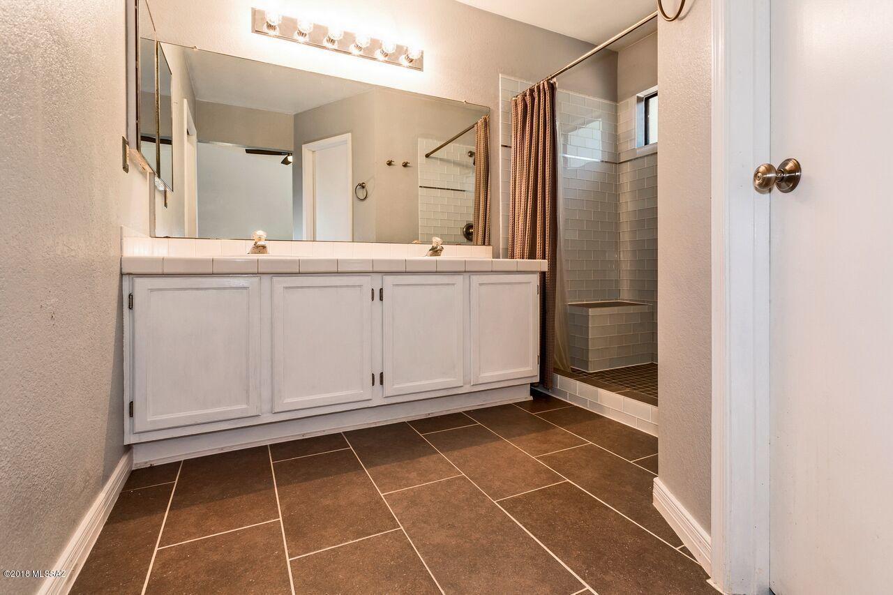 Country Club(1-221) - Residential