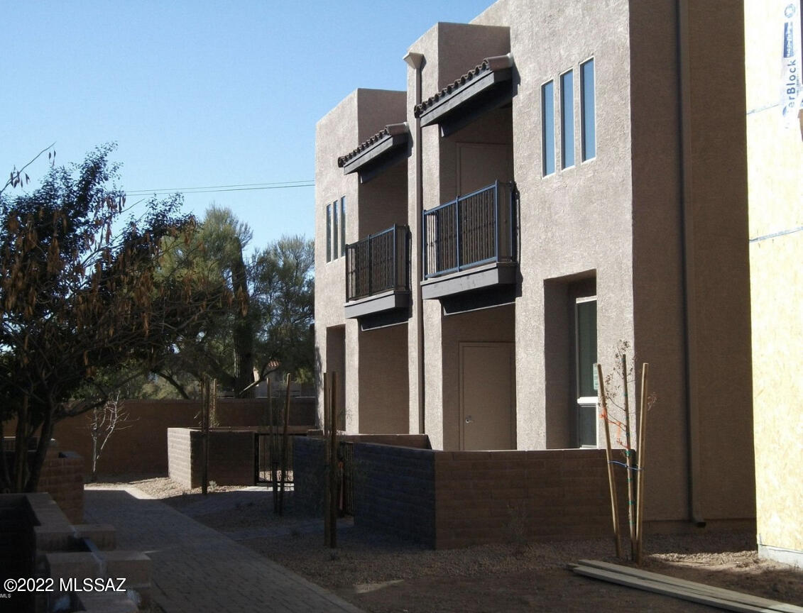 Stone Crossing Condominium - Residential