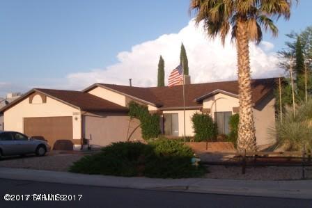 Just in time for SPLASH TIME! Huge Corner Lot with a SPARKLING SWIMMING Pool! 3bd 2ba 1675sf spacious floorplan. Large functional
kitchen with breakfast bar LR FR DR plus a fireplace. BRAND NEW AC UNIT Tile flooring in all the right places. Large master bedroom with slider to the back patio,
huge walk in closet dual sinks and luxurious garden tub & separate shower.