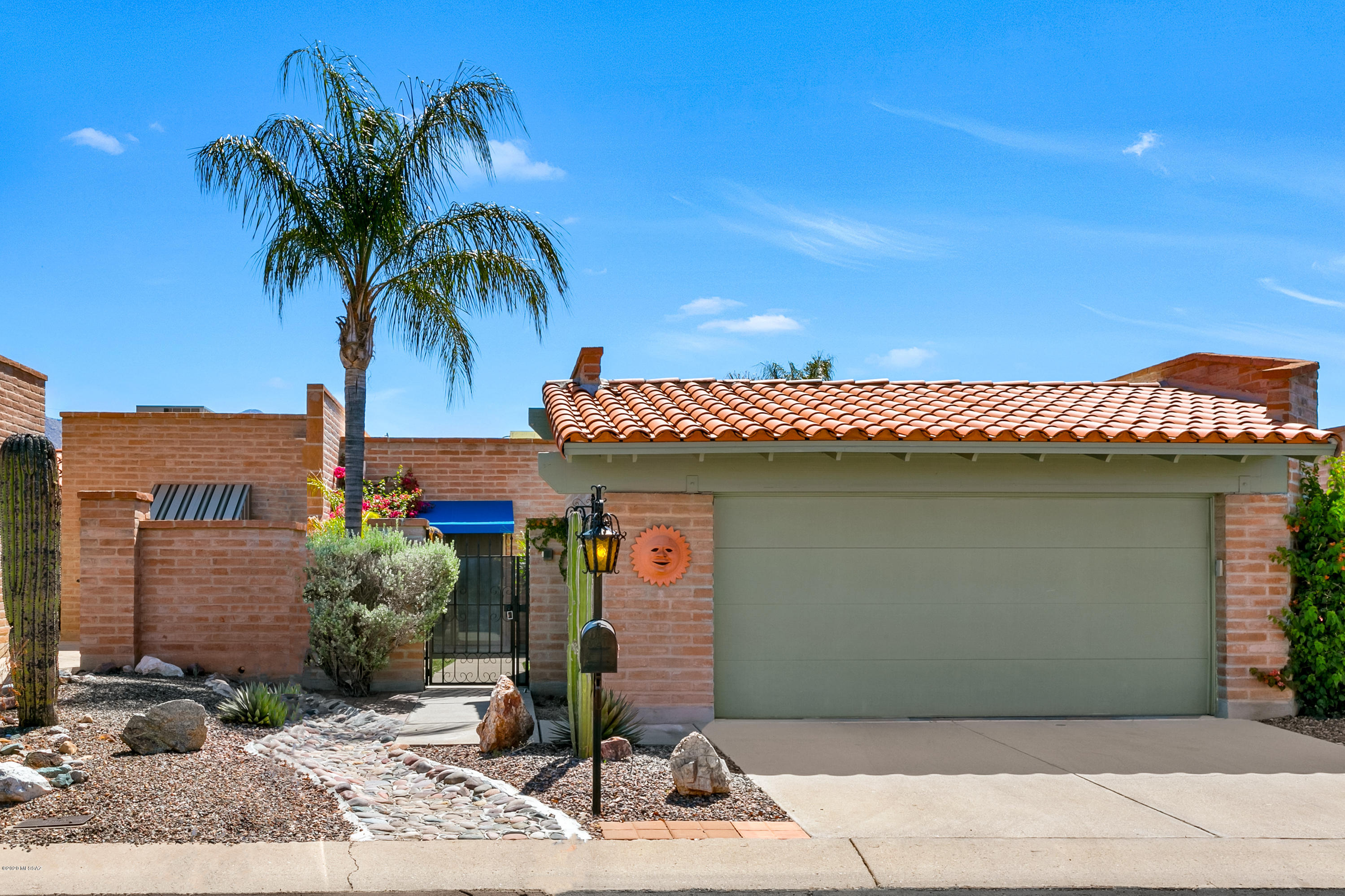 Absolutely adorable adobe town home with 2 bd 2 ba in a very desirable community boasts
fully renovated eat in kitchen with gorgeous granite counter tops, glass tile
back splash, cabinetry with pull backs and stainless appliances. The back patio has been
enclosed and turned into a cozy Arizona room with brick paver flooring and mini split. Water heater, water softener and roof all replaced recently.
