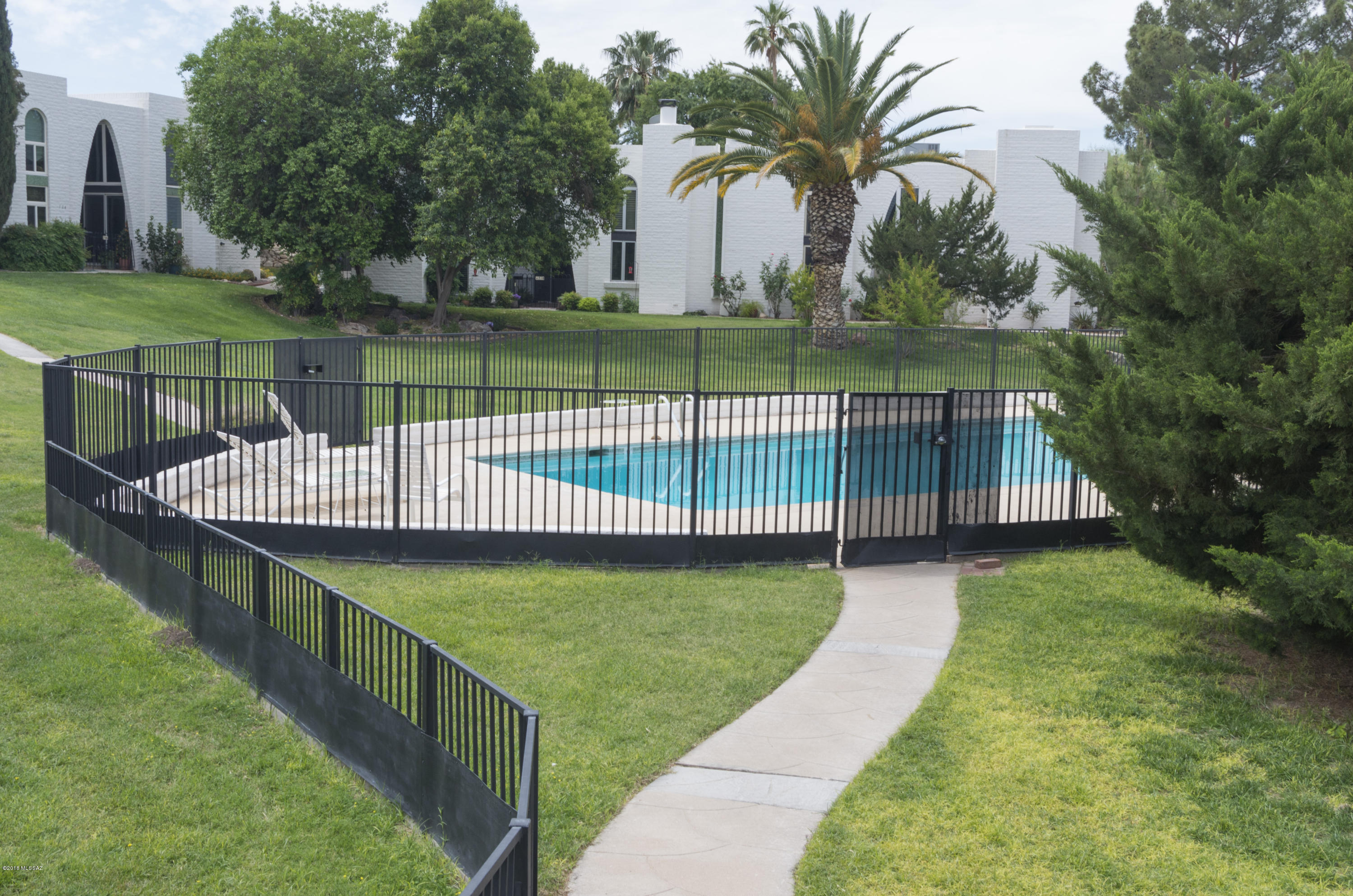 Las Lomitas (1) - Residential