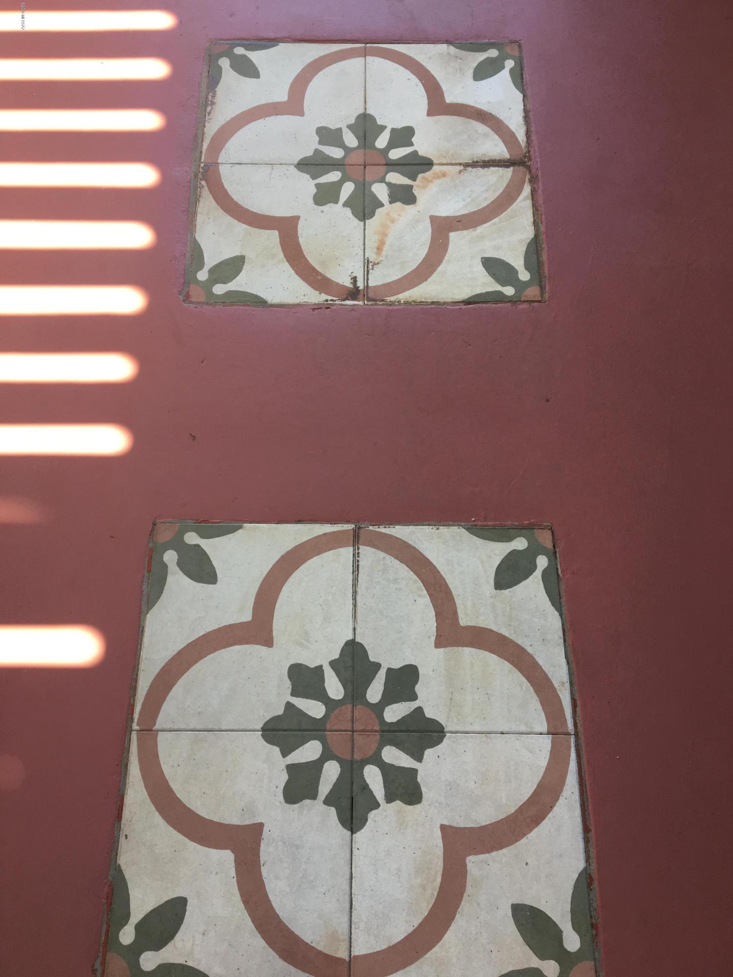 Las Lomitas (1) - Residential