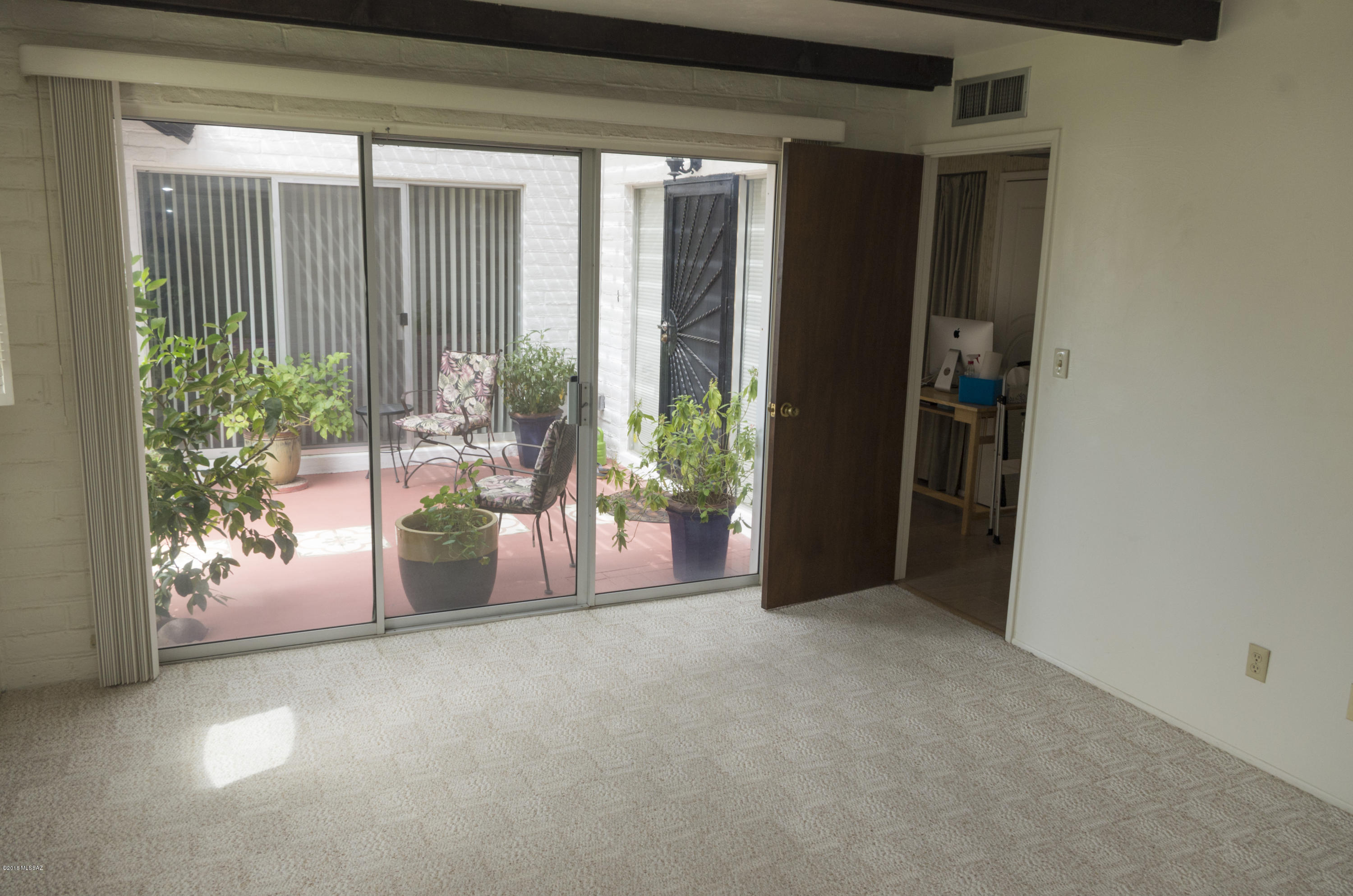 Las Lomitas (1) - Residential