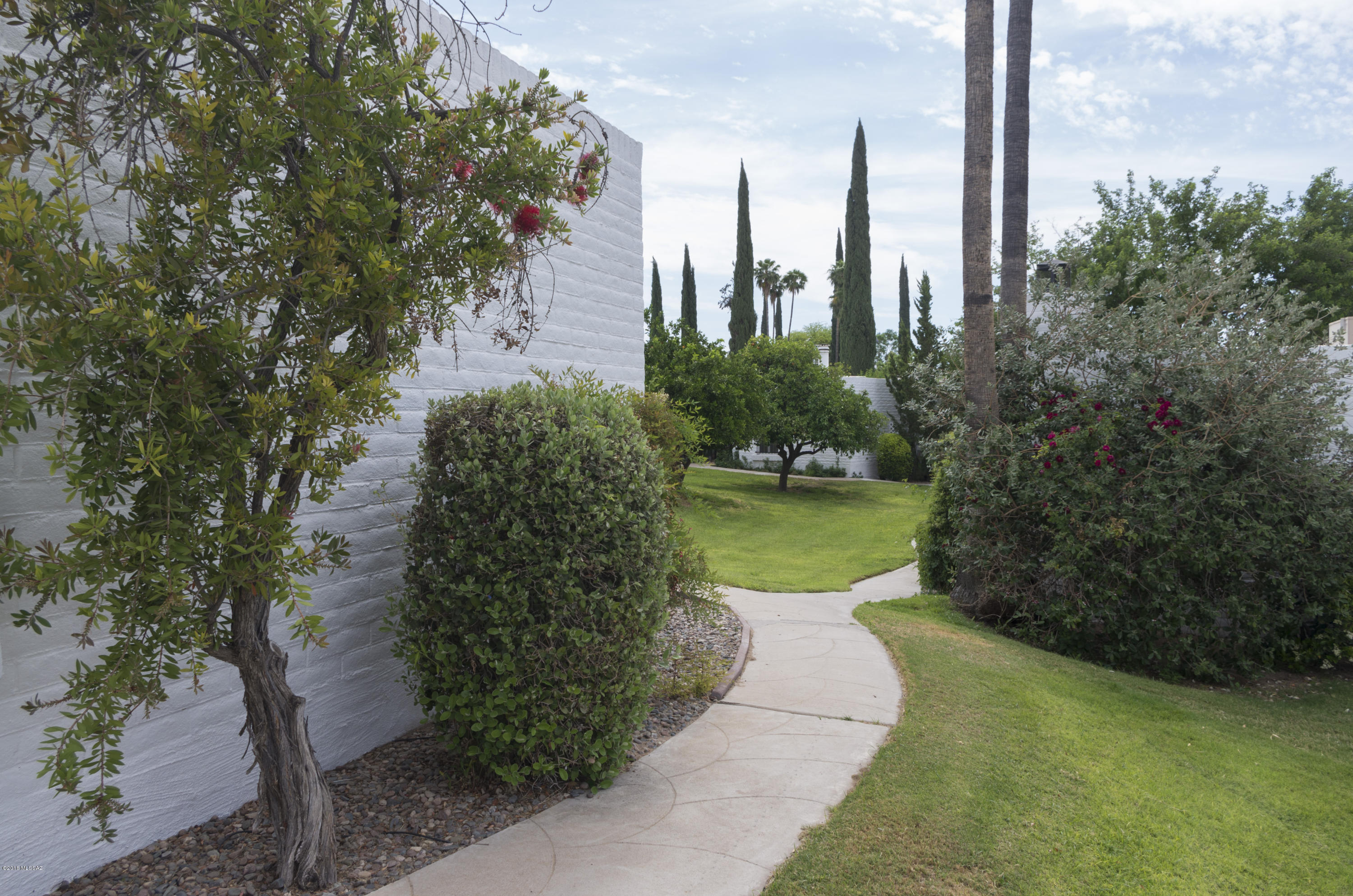 Las Lomitas (1) - Residential