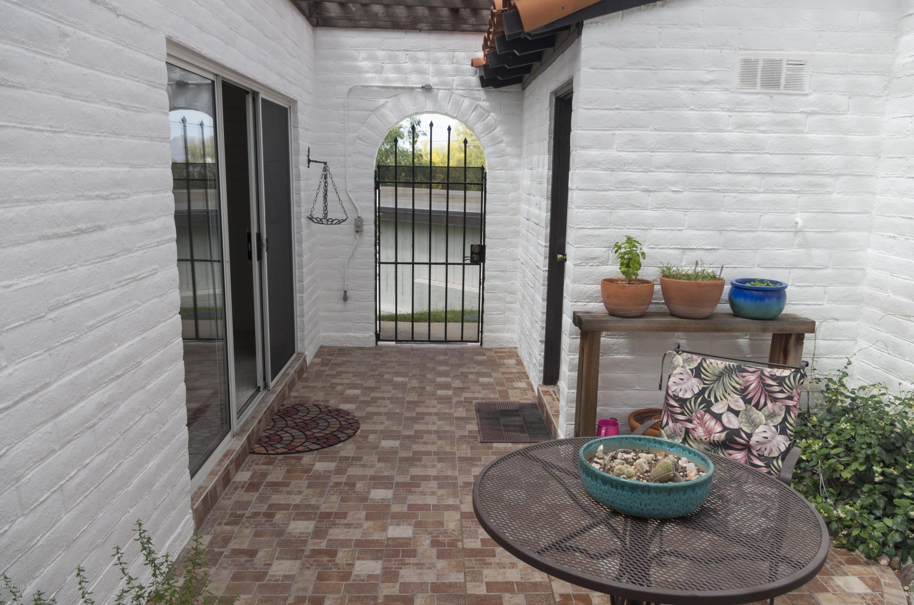 Las Lomitas (1) - Residential