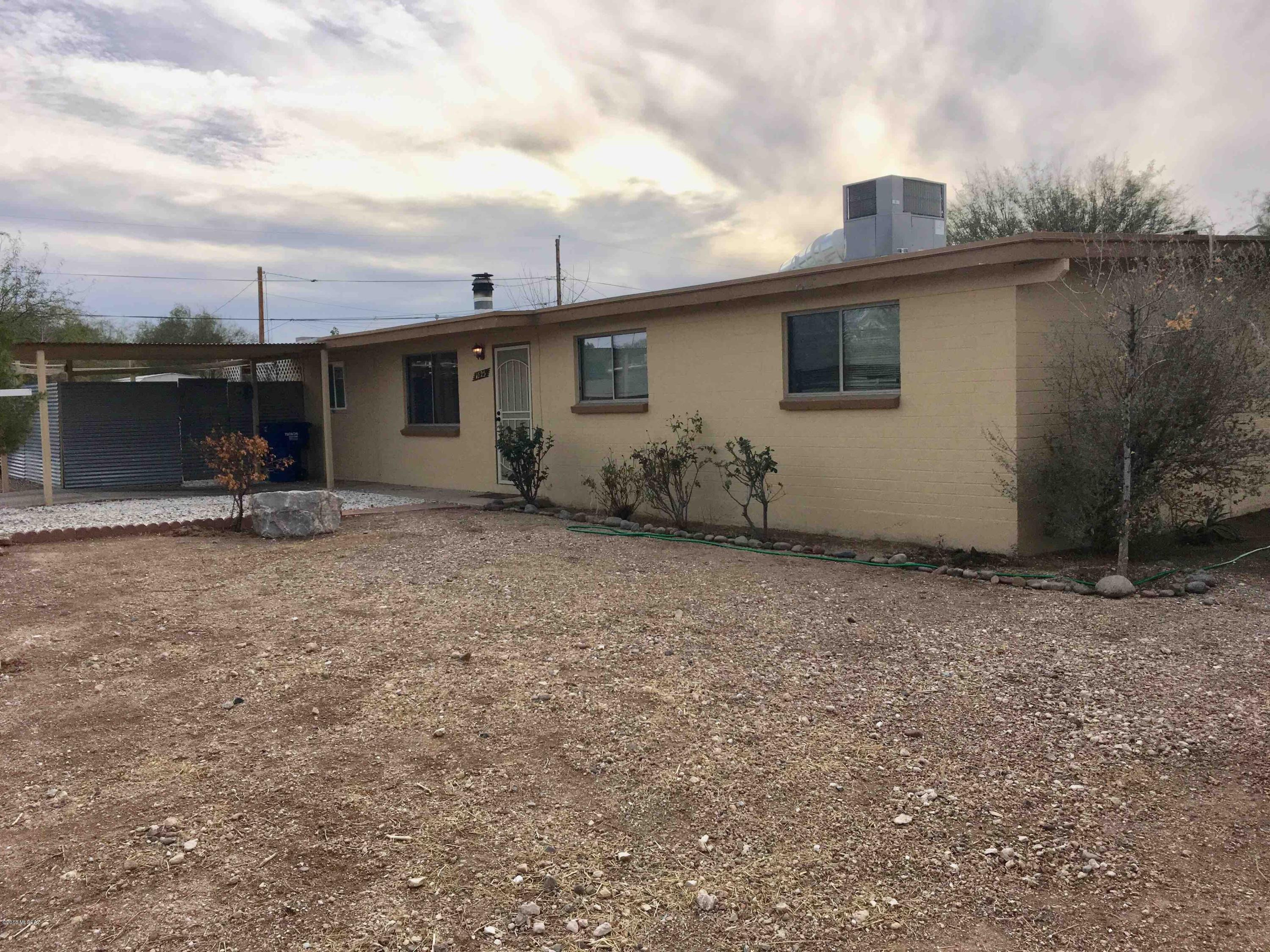 Charming little 3 bedroom 2 bath home in desirable U of A area. Close to shopping, services and down town. Recently remodeled with granite, new kitchen cabinets  and bath vanities. Very nice appliances, bonus room/ office. Large yard for pets securely fenced, central AC, covered work area, large laundry room and more.