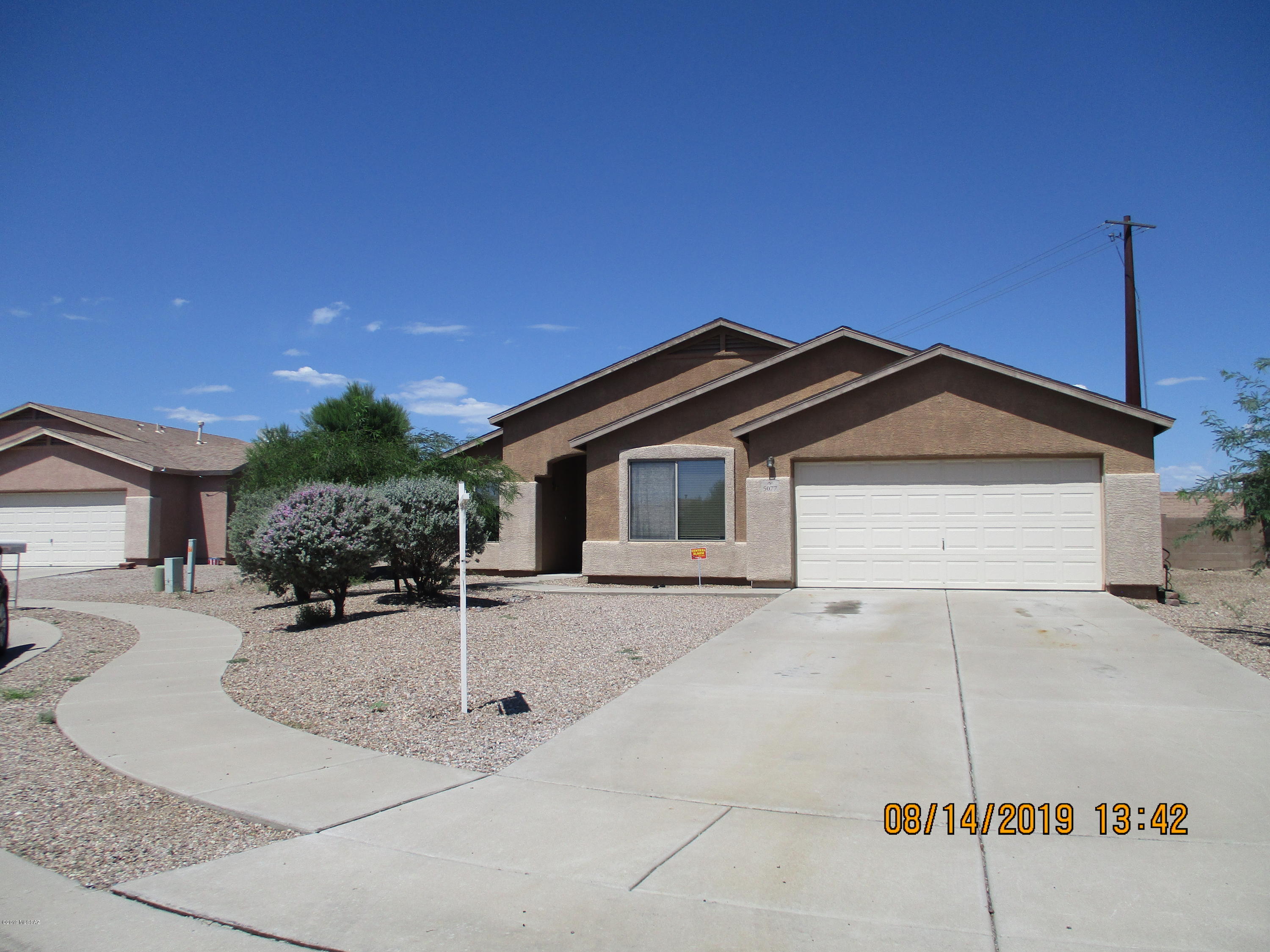 Wonderful wide open floorplan offers tons of possibilities. Ceiling Fans throughout, fresh paint and new carpet make this home ready to move into. Enjoy the large yard with a  concrete pad ready to utilize for multiple uses. Split floor plan. Beautiful kitchen with gorgeous ceramic tile counters and backsplash. Lot is extra large cul de sac placement gives a lot of usable space!
