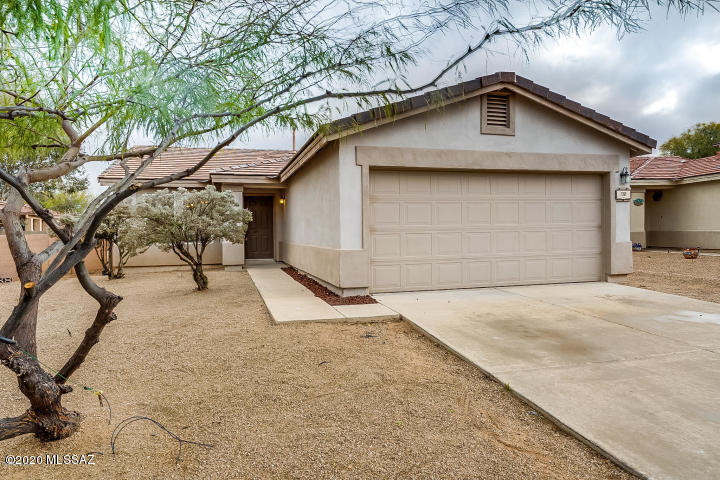 Move-in ready 3 bedroom 2 bath home in Rancho Sahuarita. Updated kitchen, new flooring in major areas, new paint and custom touches throughout. The large backyard is ready for your finishing touch. Close to parks, schools and recreation area including the beautiful Sahuarita Lake. This one is a must see!