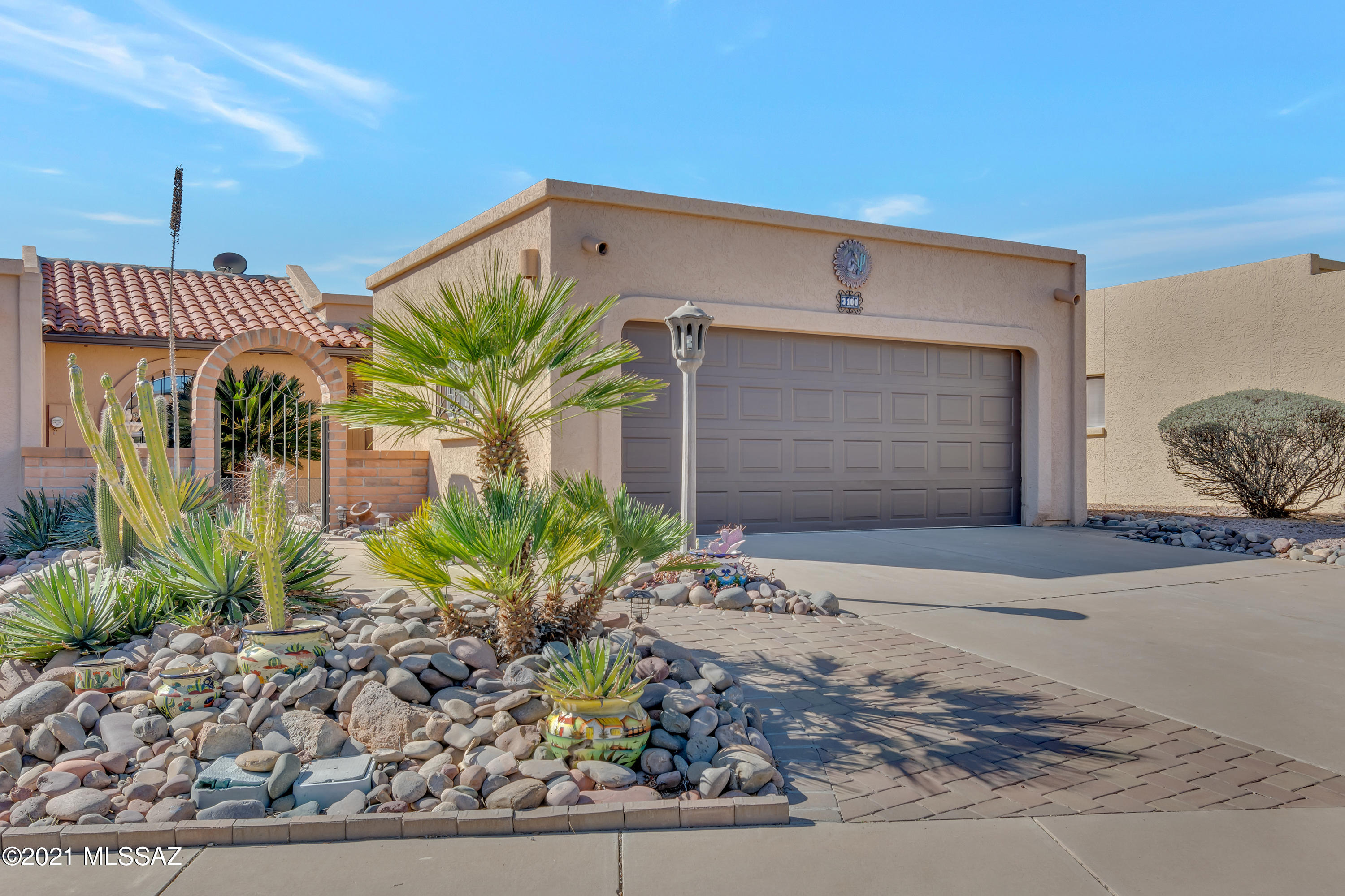 Enjoy relaxing in this beautifully maintained and immaculate home located in the southwest Green Valley area close to all the amenities. This two bedroom, two bath home has a spacious living room with dining area that opens up to the kitchen with beautiful granite counter tops and an eating area. The two car garage has recently been finished off and is perfect for anyone who has an abundance of gadgets to hang. After a busy day of golf, the back covered patio is perfect for entertaining and watching the sunset over the gorgeous Santa Rita mountains. Enjoy relaxing in this beautifully maintained and immaculate home located in the southwest Green Valley area.