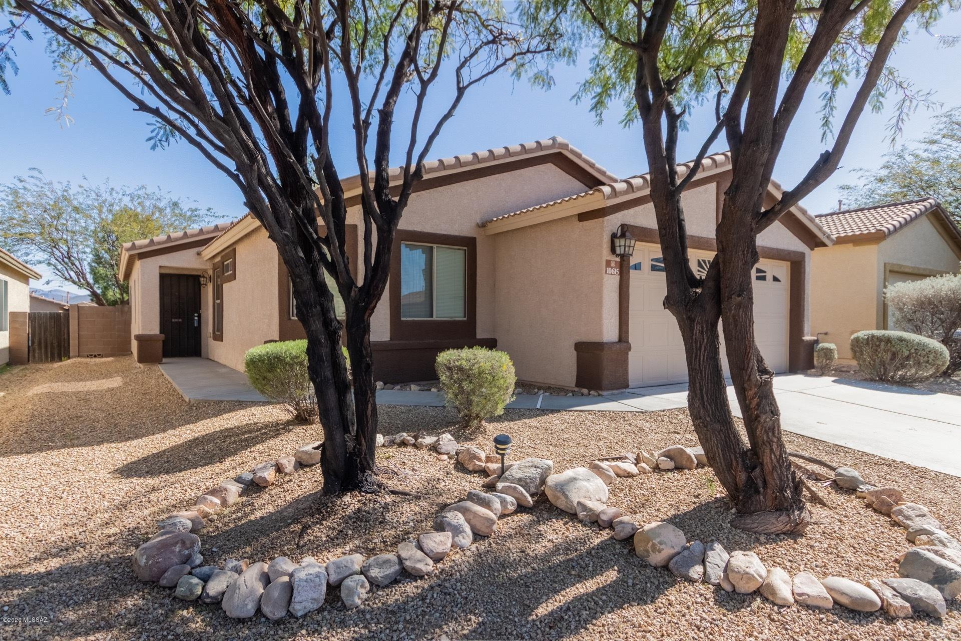 Awesome move in ready, well maintained home in Vail School District. Spacious great room with new neutral carpet, A kitchen every cook will love, gas stove, new dishwasher and space to cook!!!
Master Bedroom has new neutral carpet, walk-in closet and bath with dual sinks, tub and shower stall. Backyard has beautiful shade tree, fruit trees and room for a pool.  Epoxy flooring in the finished garage. Easy access to Davis Monthan AFB, Raytheon, Amazon, 30 minutes to Sonoita BPS. This home is definitely worth a look, go see this home, it won't last!!!