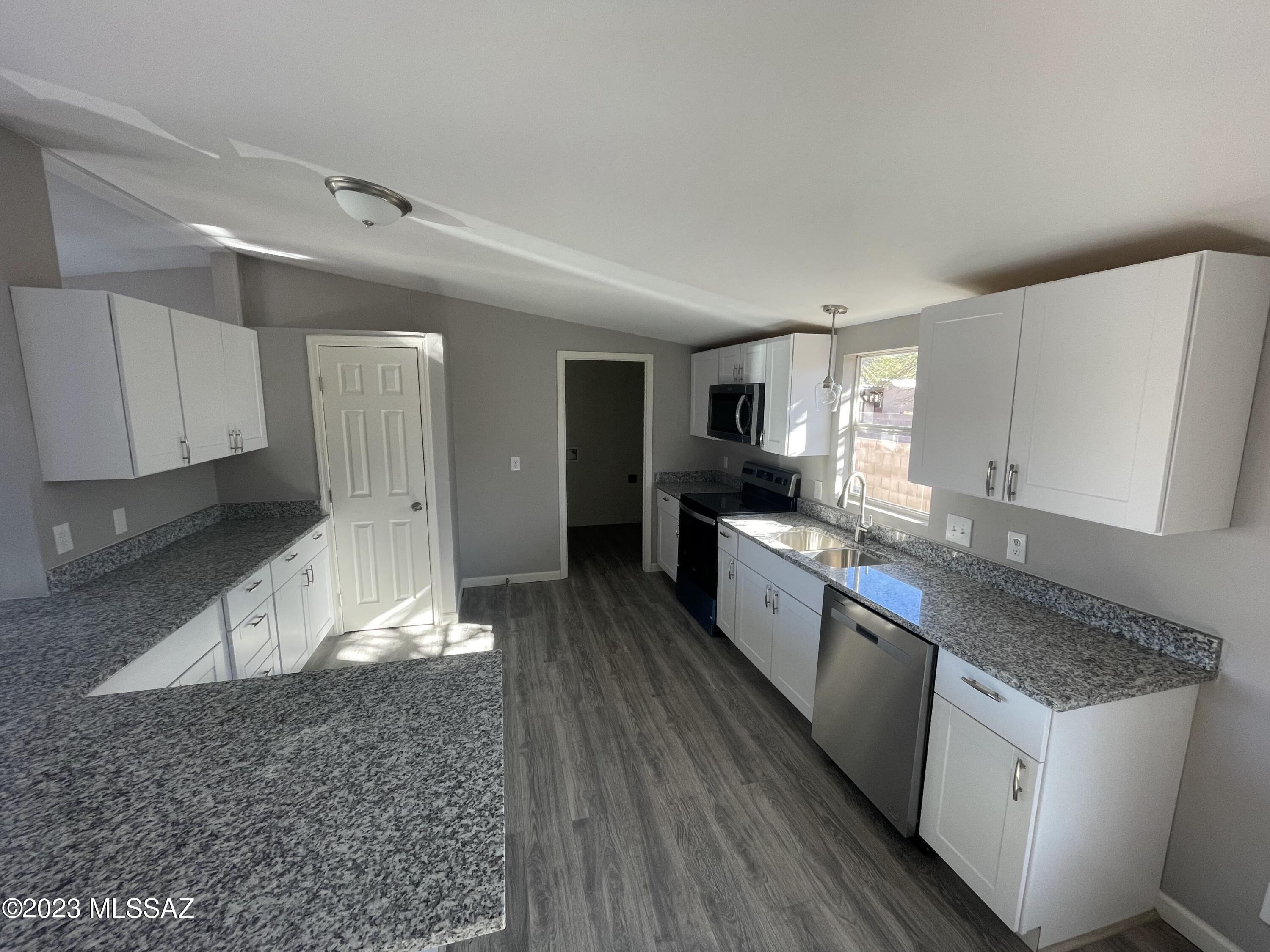 Country Club Terrace (1-108) - Residential