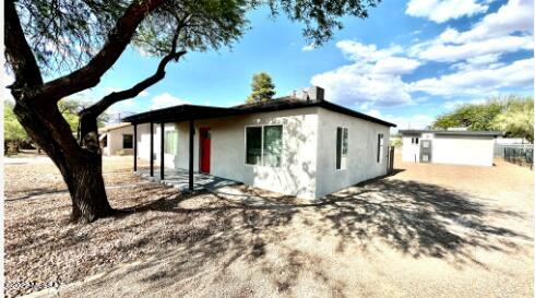 Wow! Beautiful Remodeled House with guest casita.. in Highly Desirable Central Tucson Neighborhood.. Huge Lot .26 Acres!! 
Main home is 3 bedrooms and 2 Bathroom.. Guest House / Casita is 2 bedrooms 1 bathroom Both Feature granite counter tops, White cabinets, Stainless steel appliances.. Come See Today!!!