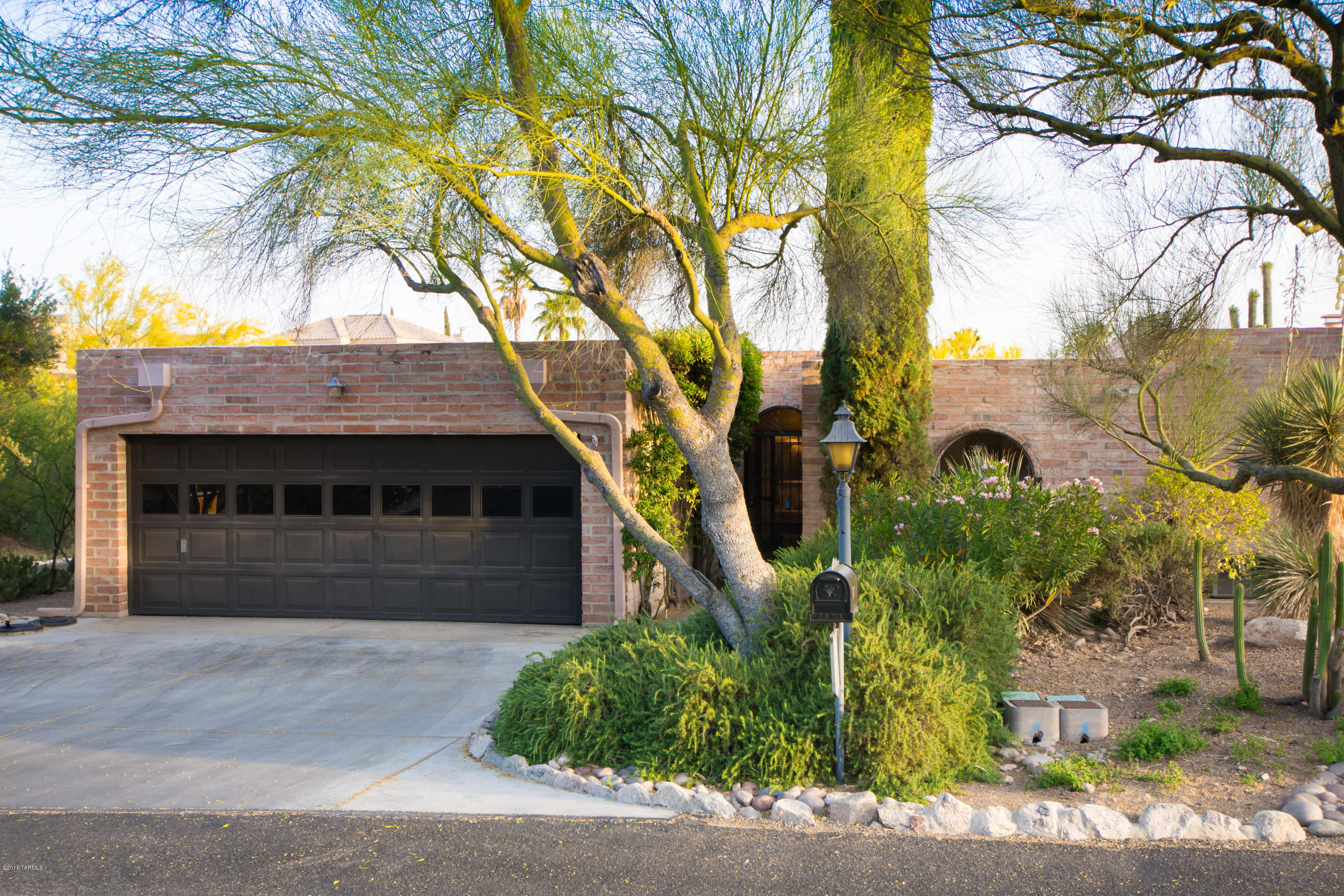 Country Club living surrounded by the breath taking beauty of Santa Catalina Mountains foothills.  Skyline Country Club Estates is one of Tucson's most sought after exclusive gated communities. Resort-style living at its finest with 5 star amenities.-The 18 hole golf courses and driving range provide an exhilarating test for golfers of any skill level. Enjoy Community access to pools, tennis, fitness facility, club house, dining and walking paths located in a dramatic high foothills setting . This Territorial style burnt adobe brick end unit Town home boasts a beautifully maintained lush desert yard, 3 bedrooms, 3 baths with lovely tile accents, high beamed ceilings with sky lights. Spend your evenings enjoying the great  screened in porch and an outdoor patio or socialize at the country club.  Open your patio gate to a short walking path to the community solar heated salt water pool.  Rolling shutters, a new concrete driveway and new carpet in the bedroom.
Move in ready...don't miss this gem!

 Resident benefits: http://skylinecountryclub.com/residents/