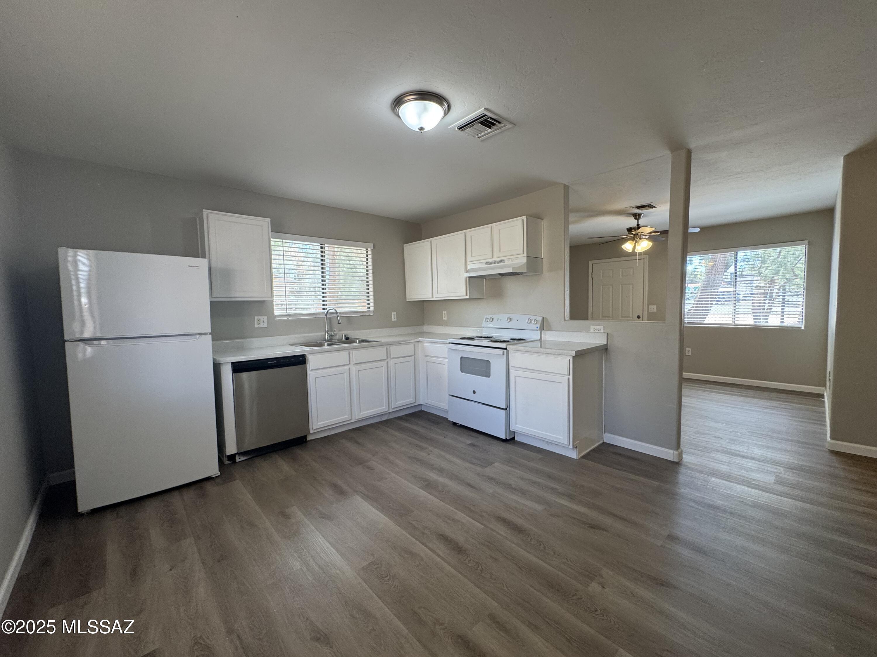 El Rio Park - Residential Lease