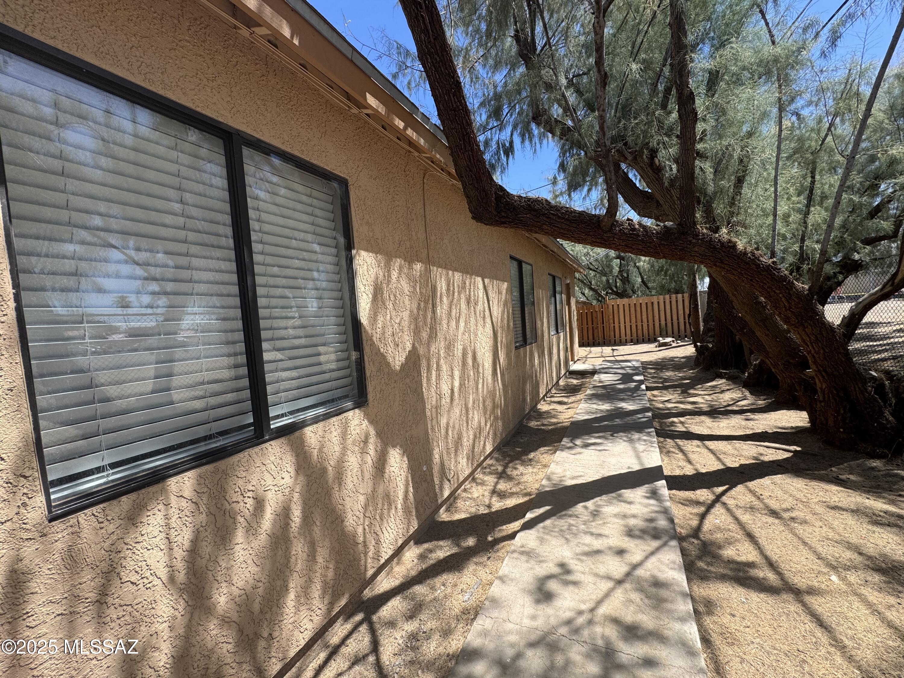 El Rio Park - Residential Lease