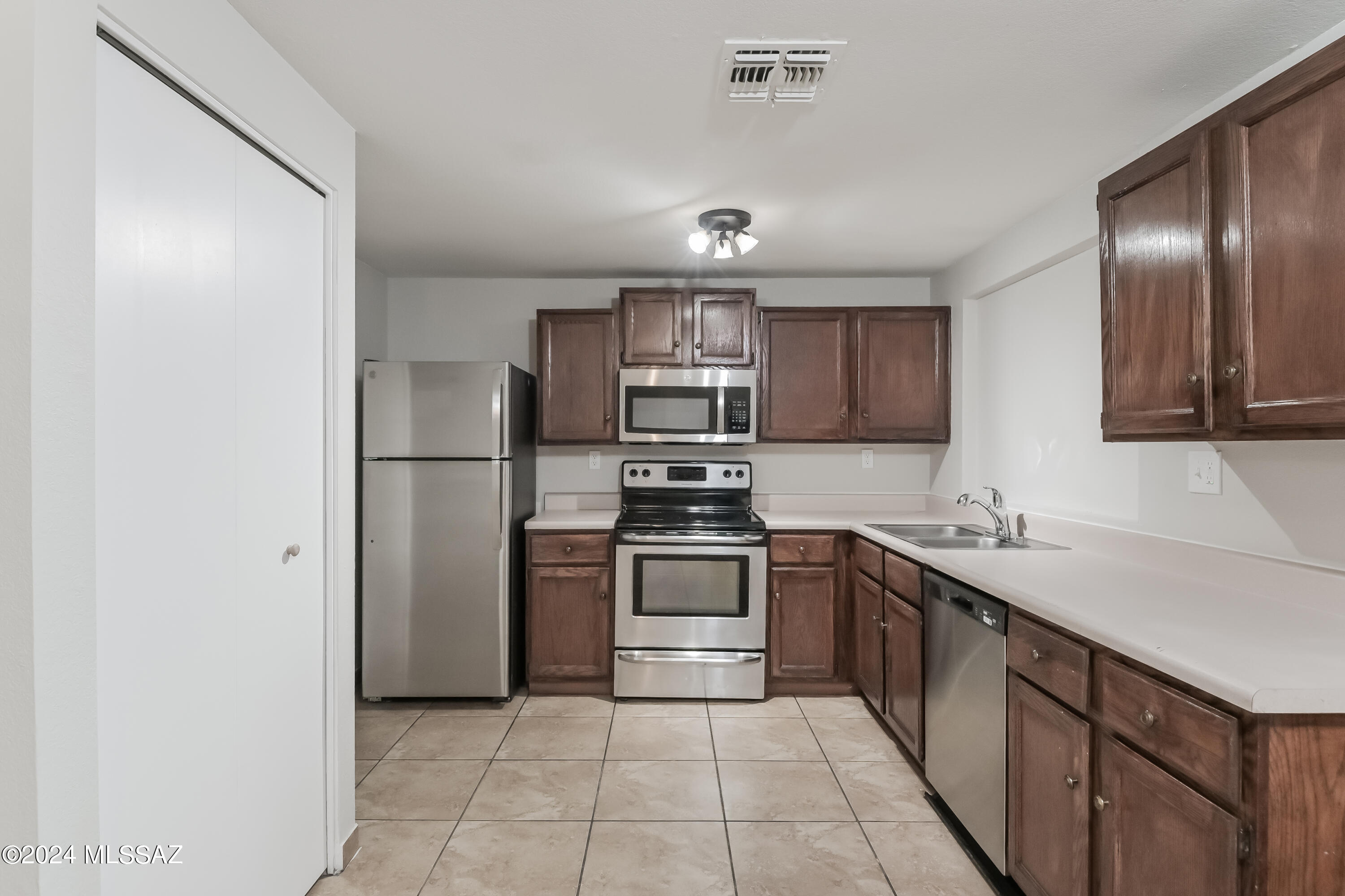 Salida Del Sol (1-274) - Residential Lease