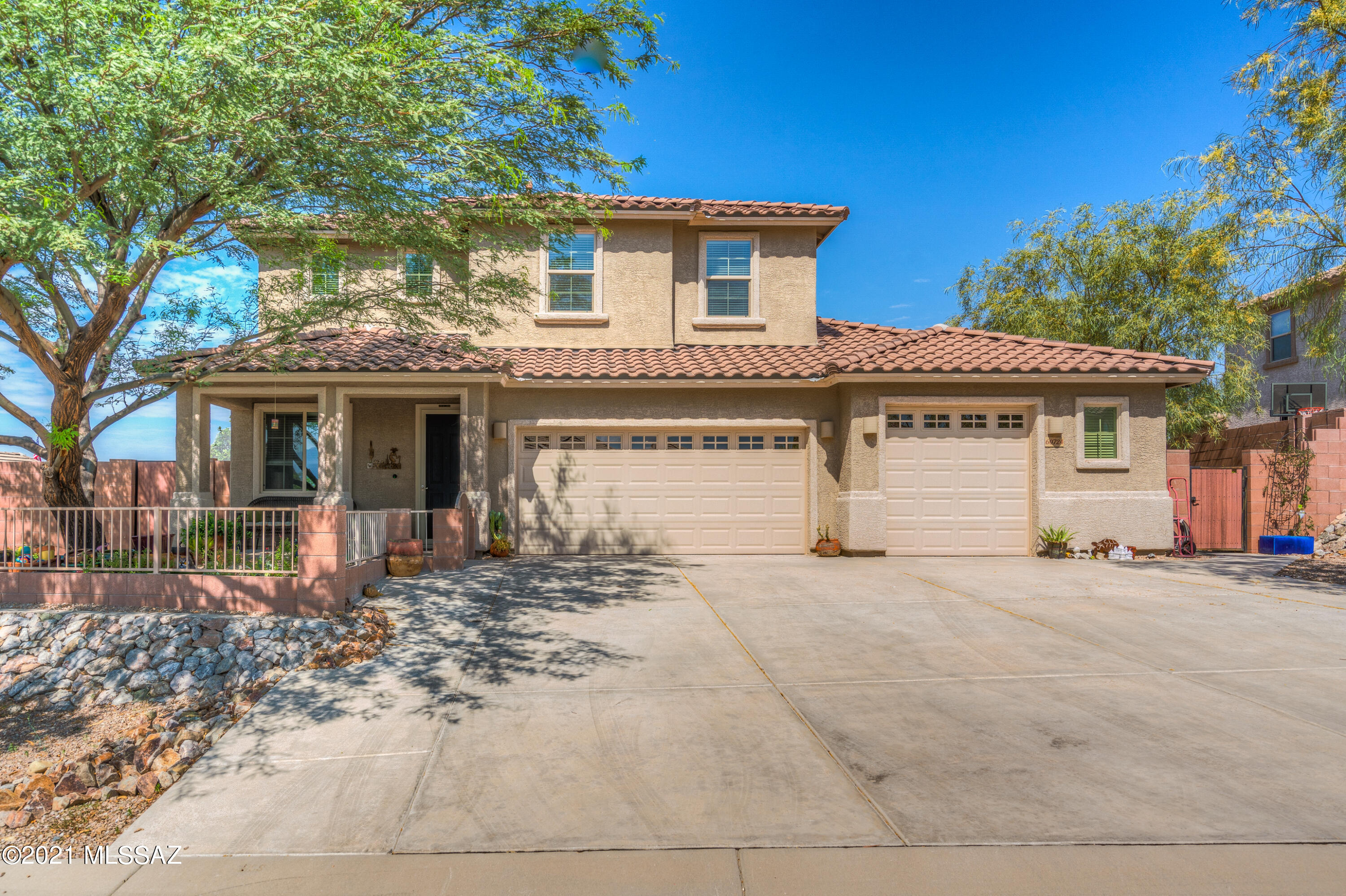 Beautifully-kept Dawn floor-plan, w/750sqft guest suite & brand new backyard oasis! A spacious living/dining leads to a great room & open kitchen w/plentiful cabinet space & functional island. Upstairs you'll find 4 bedrooms & a flexible loft. A generous master bedroom, w/peaceful views leads to a luxurious master bath w/ huge walk-in overhead rain-shower & sizeable walk-in closet. The separate guest suite has its own side entrance w/private side gate, full kitchen, ample bedroom, full bath, spacious living area & laundry closet; ideal for a tenant, college student, or elder parent who needs to be closer to home. And the BRAND NEW backyard is beautifully completed w/seashell pavers, colorful faux grass and a refreshing pool w/deck jets, colorful lighting & loads of built-in summer fun!!!