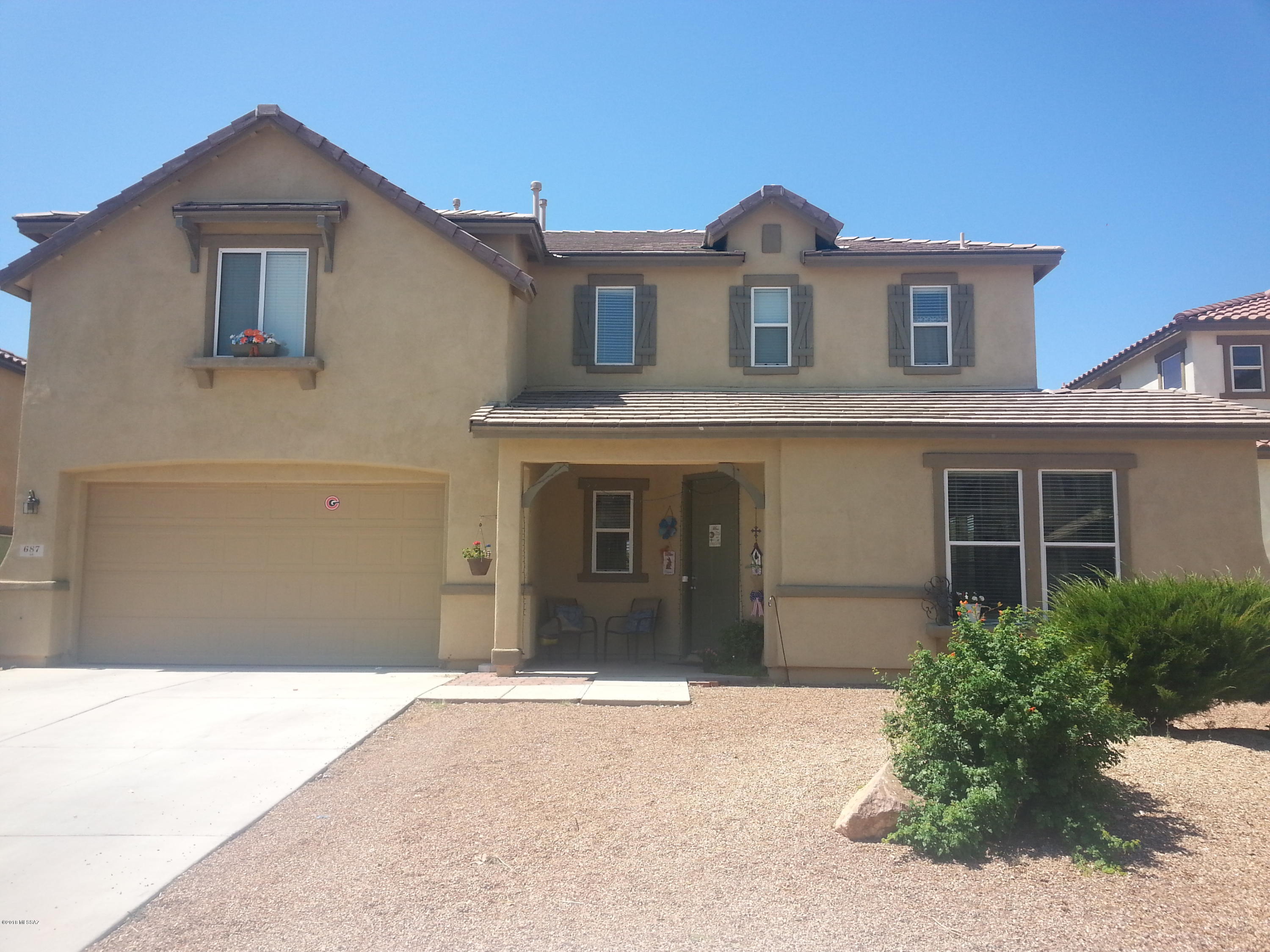Beautiful Sahuarita Home in Rancho Sahuarita Community (http://www.ranchosahuarita.com/). Enjoy 3060 livable square feet w/ 4 bed / 3 bath plus open den w/ 1 first floor bedroom & bath . Home features open kitchen w/ island, stainless steel appliances,  2 car garage, walled back yard
