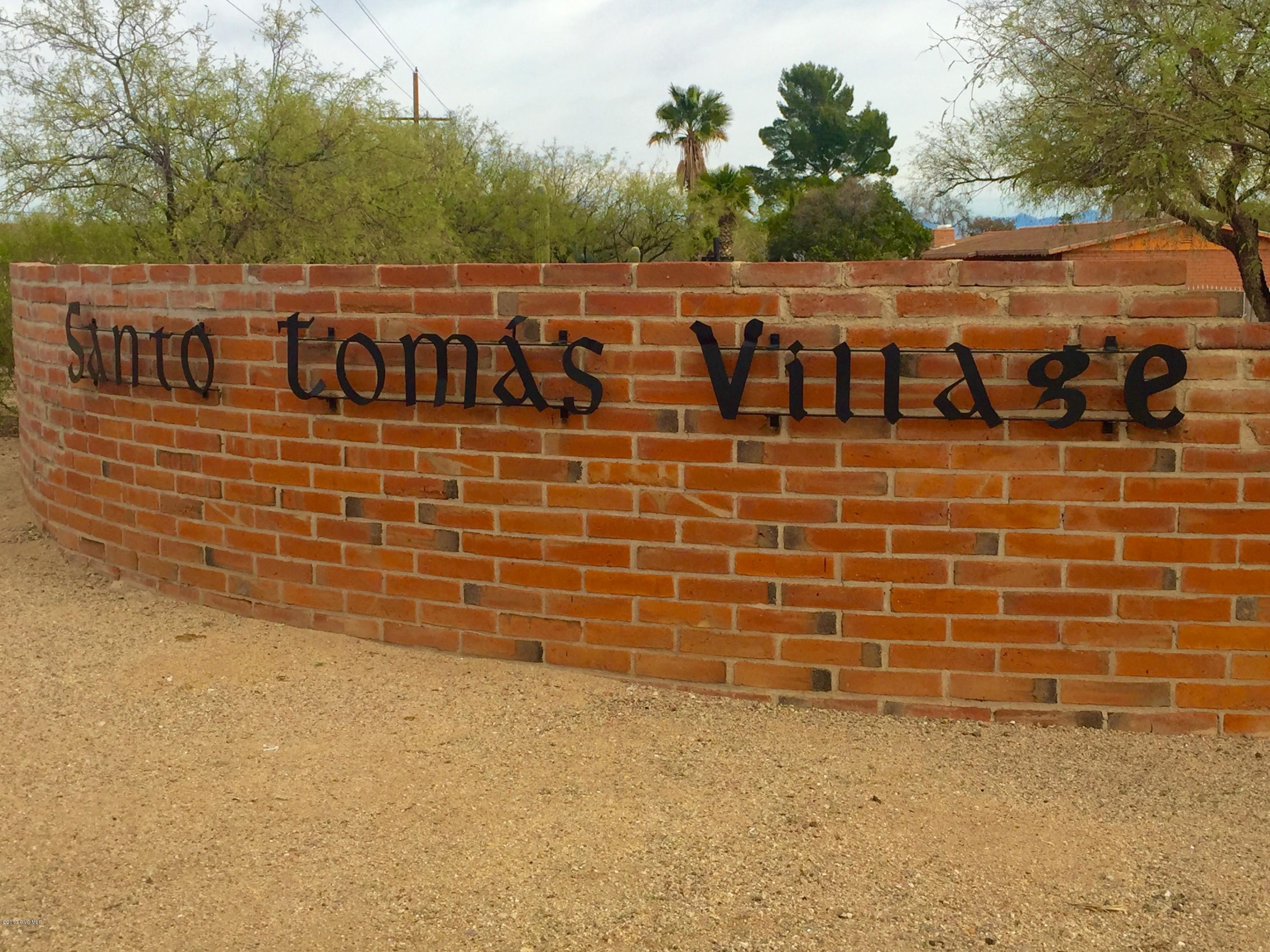 Corner house with no HOA conveniently located near shopping, parks and freeway! 3 bedrooms, 2 baths, Arizona room and storage area outside! Please call 520-398-2222 today for more information!