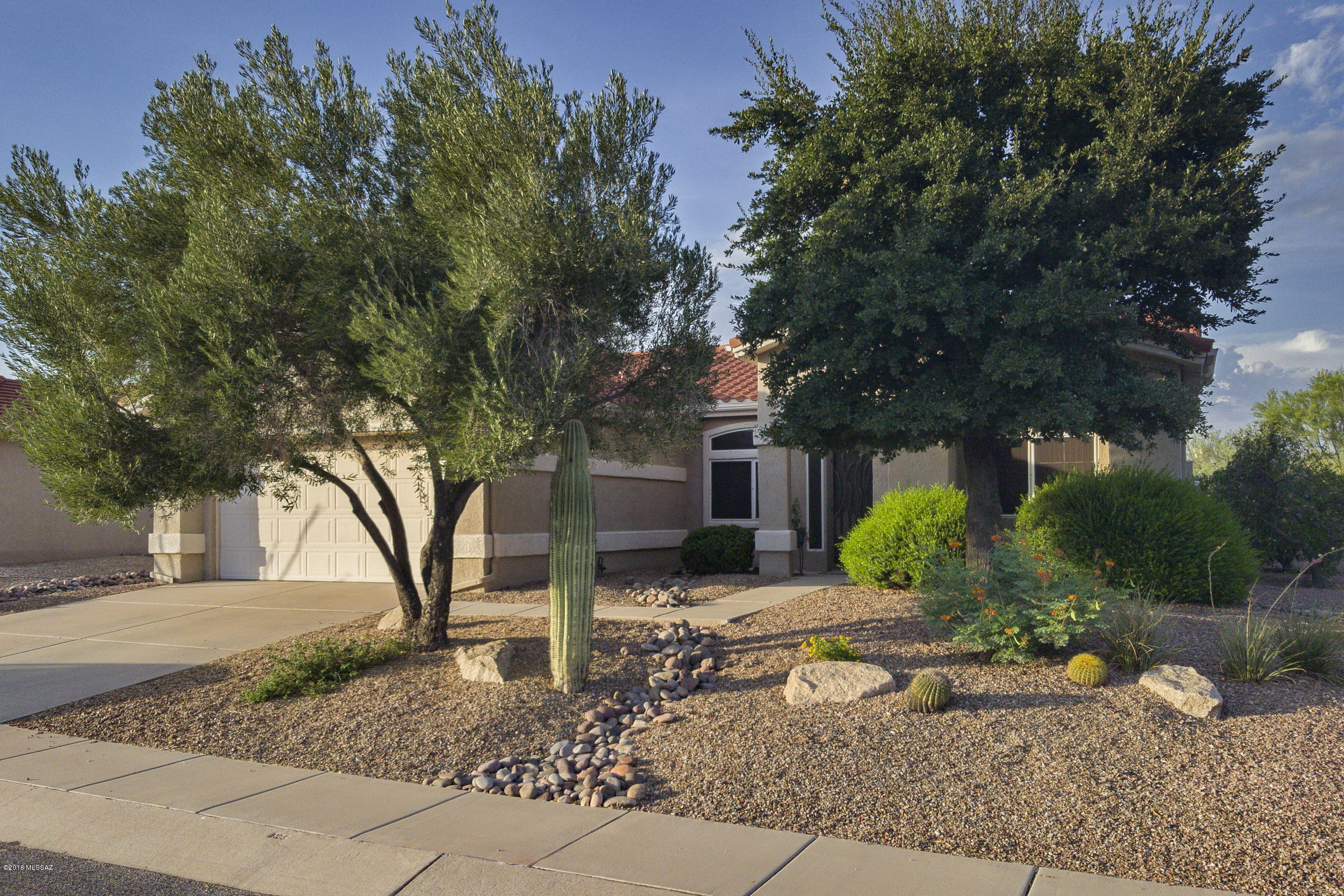 Beautiful Hampton model in Sun City with 2BD/2BA and den/office on a premium lot. This well-planned community features bike paths, sidewalks, golf, tennis, racquetball, pickle-ball, 2 heated pools, a library, and more. Home offers a North/South exposure with a bright and open floor plan w/ formal dining area and foyer. Spacious kitchen has eat-in breakfast area and large windows that provide plenty of natural light. Master bedroom with stunning Mountain views, large walk-in closet, dual sinks. Lovely backyard backs onto the common area, providing private enjoyment of the indoor/outdoor lifestyle of desert living in Tucson. Backyard patio has an East-facing automatic sun screen and low-care landscaping. Irrigation system is new as of 2018.