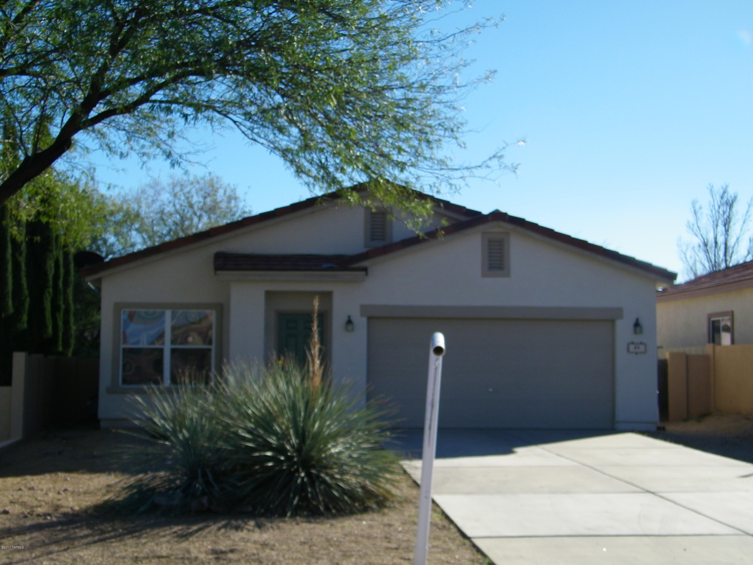 $600 off second month's rent w/ a 12-month lease. Hard to find 4 bdrm, 2 full bath in Rancho Sahuarita. Full access to all the amenities offered in the beautifully maintained area, including 3 pools, spa, workout room in the Clubhouse. Living room, formal dining room, eat-in kitchen adjacent to large family room. All appliances including washer, dryer, SS fridge and microwave. Large backyard and 2 car garage. Newly painted inside & out.