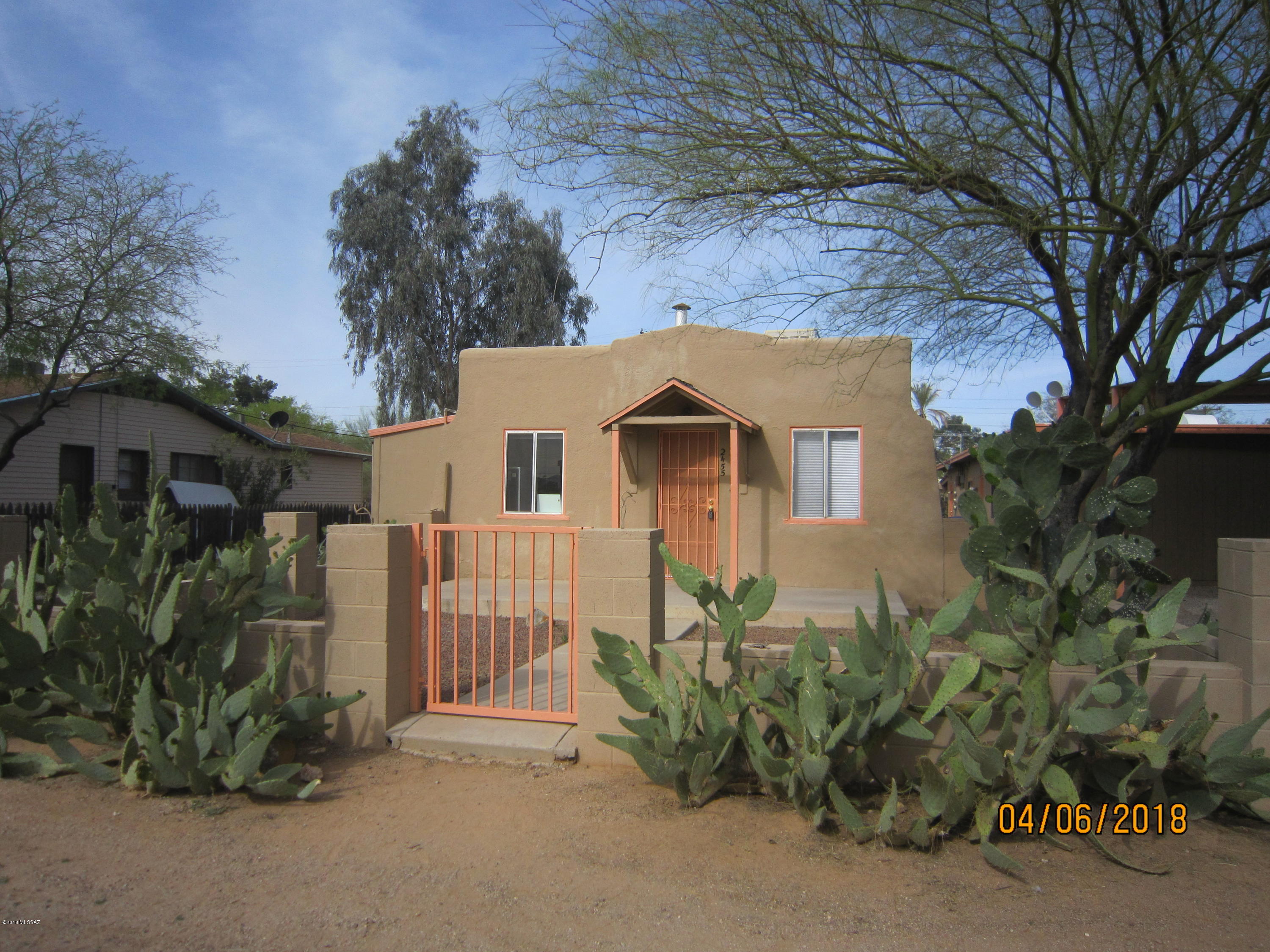 Cozy 2 Bedroom home centrally located near Grant & Columbus. Ceiling fans, wood laminate flooring in living room, new carpet in 1 bedroom and updated cabinets in kitchen with new gas stove. Washer & dryer hook-ups, covered parking, evaporative cooling and baseboard heat.