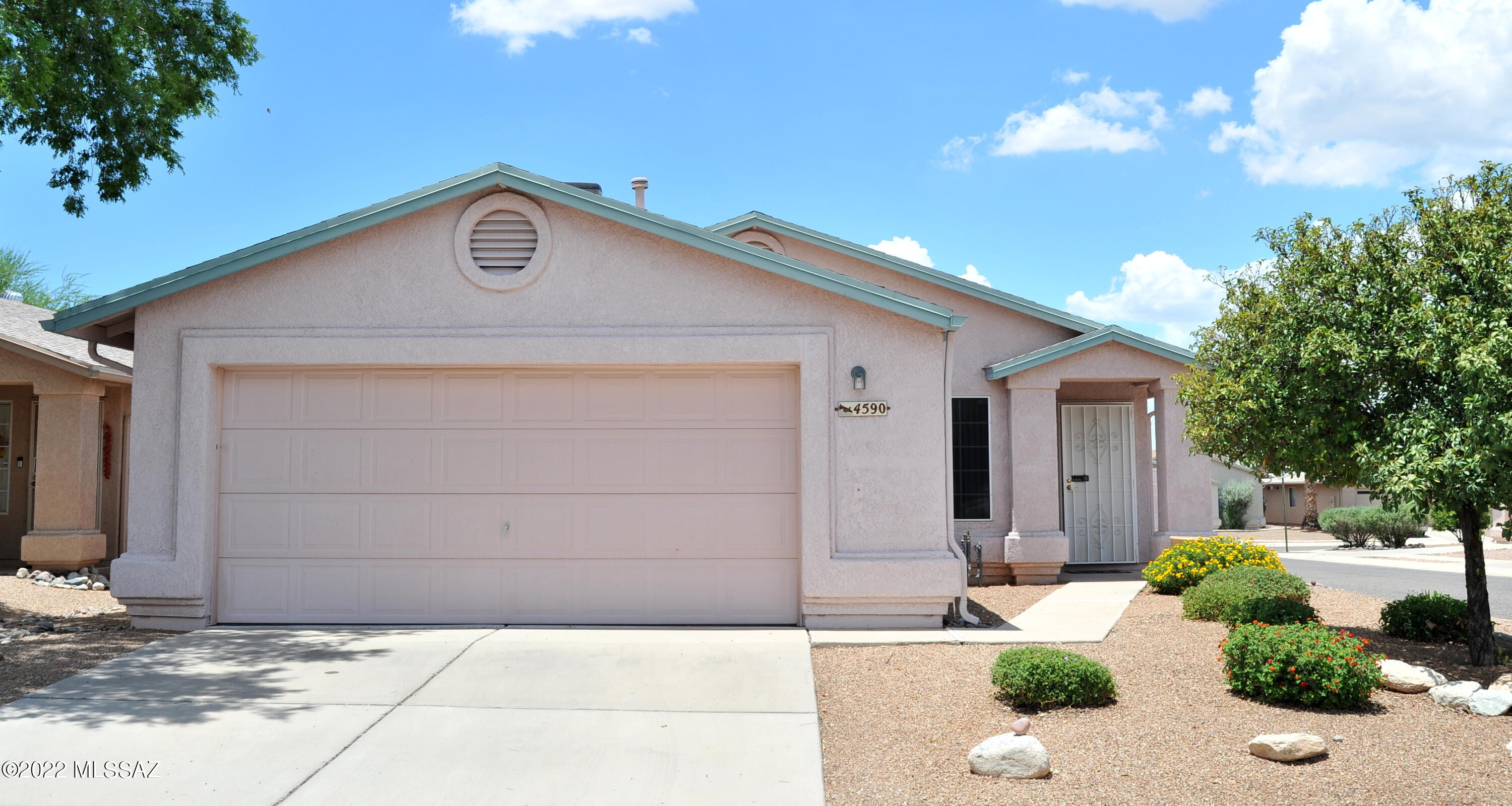 Located in Tucson's desirable Eastside community of Hillcrest at Wingate, this charming 2-bedroom, 2-bath home plus den situated on a large corner lot is a must see! Spacious open floorplan features vaulted ceilings, ceramic tile, and carpet, with ceiling fans throughout.  Den off living room with beautiful mountain views for the at home worker. Eat-In kitchen with arched passthrough creates openness and allows for conversation to flow throughout. Master suite with built-in shelves and French doors lead out to the lovely, landscaped backyard. Screened in patio off the kitchen allows for cool summer nights. 2-car garage w/cabinets for additional storage, and just steps away from the neighborhood park. Close to I-10, DMAF Base, major employment centers, and the Golf Links/Aviation Access.