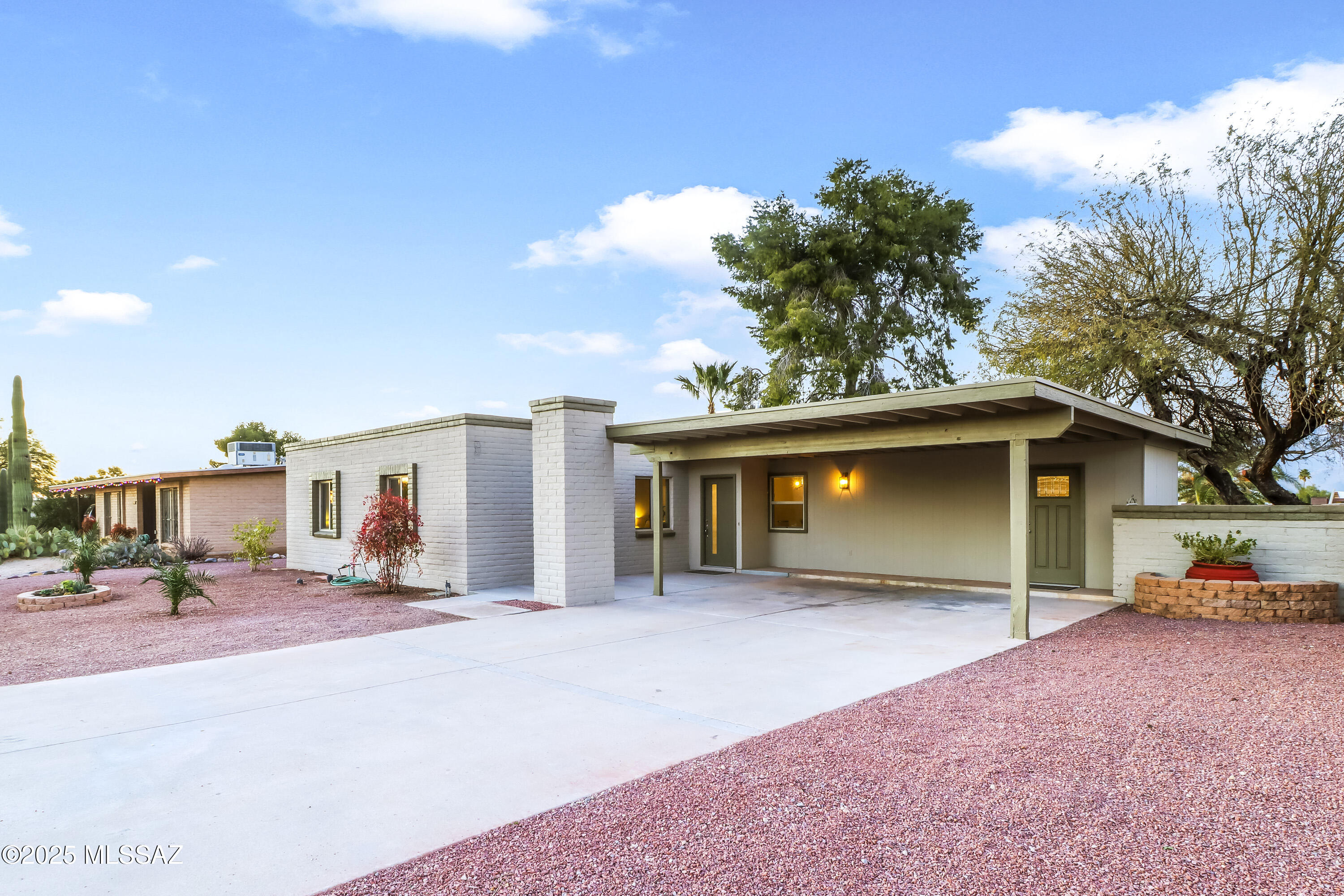 Broadway East (254-390) - Residential