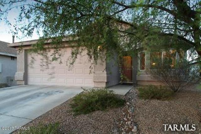Available for viewing 3/10

Beautiful home with great floor plan. All kitchen appliances available including washer & dryer. Minutes to U of A, UMC, DMAFB, I-10, RAYTHEON AND DOWNTOWN... Wonderful park west side of Kino Parkway w/ walking track. Pet Friendly!! Please call to schedule an appointment.