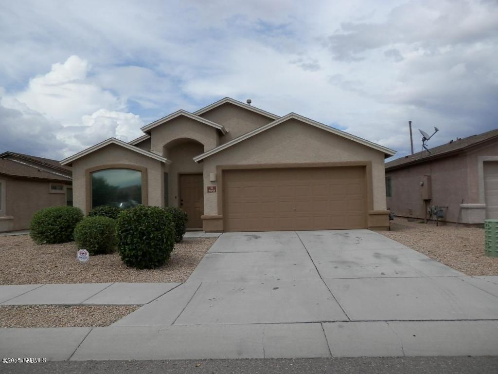 Gorgeous 4 bedroom 2 bath home in quiet neighborhood!! Tons of upgrades, 2 tone paint, tons of light and space!! Kitchen offers an abundance of storage and counter space, and center island!! Don't miss out on this wonderful home! CALL TODAY!