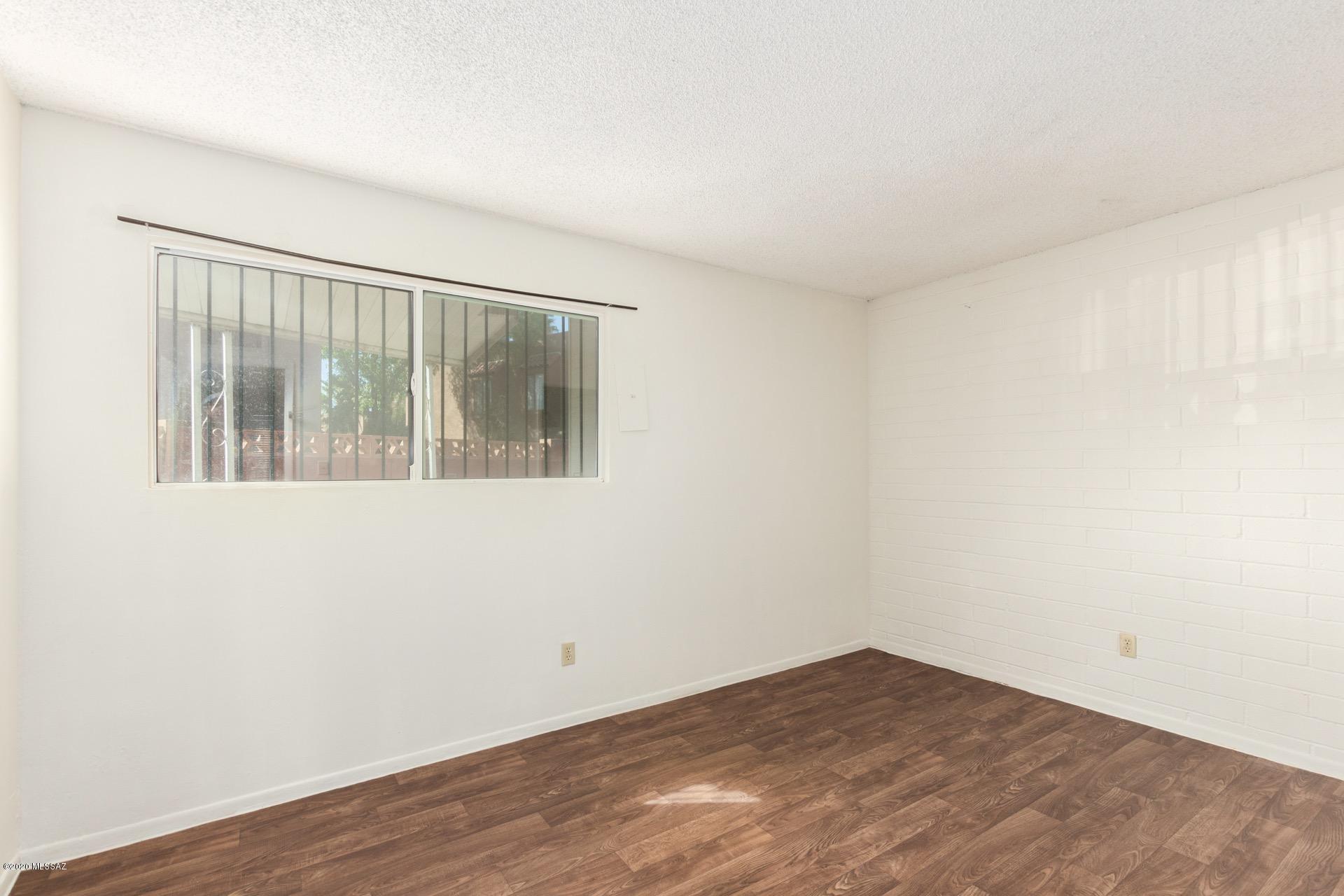 Vista Del Oro Townhouses (1-33) - Residential