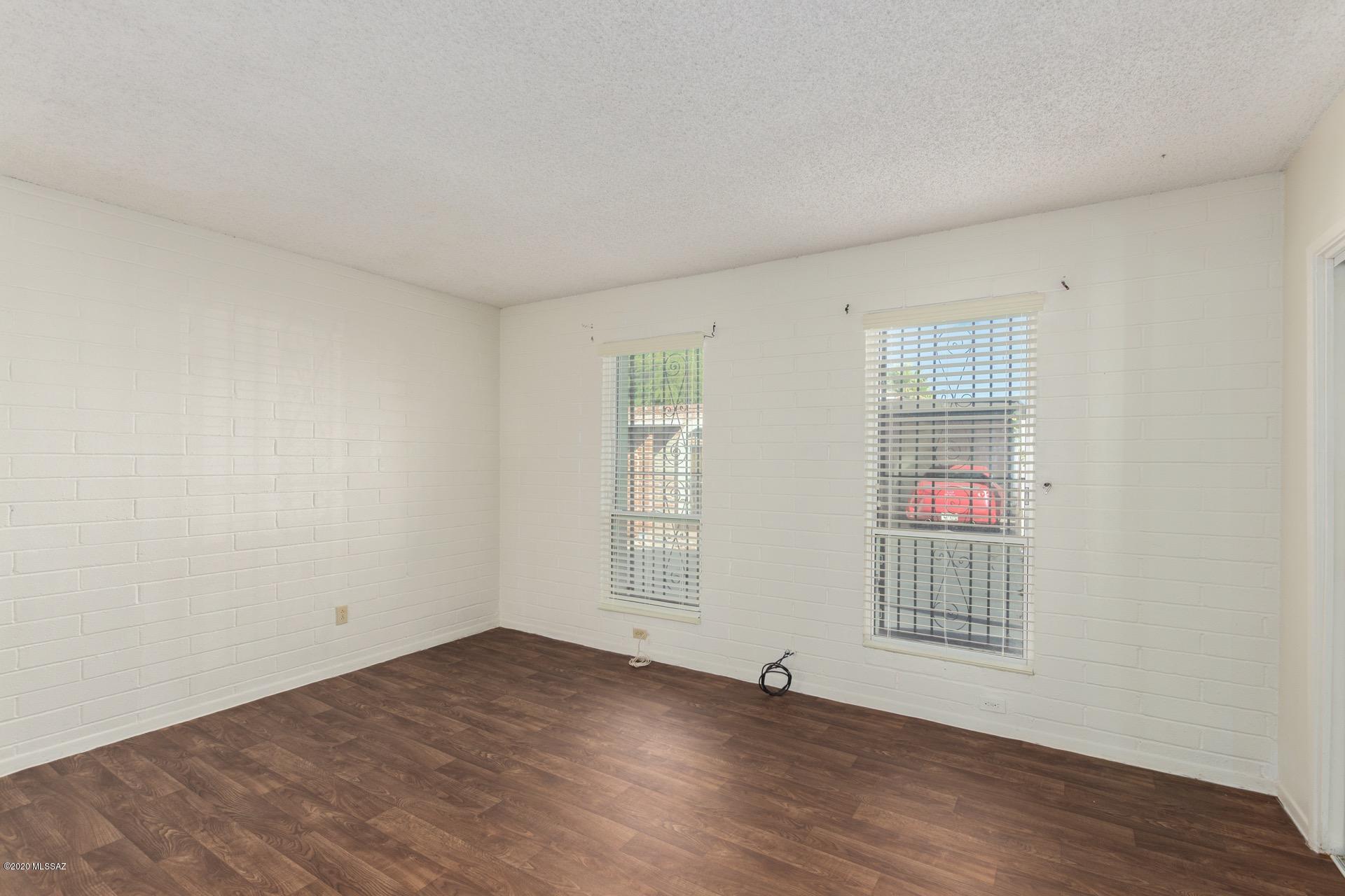Vista Del Oro Townhouses (1-33) - Residential